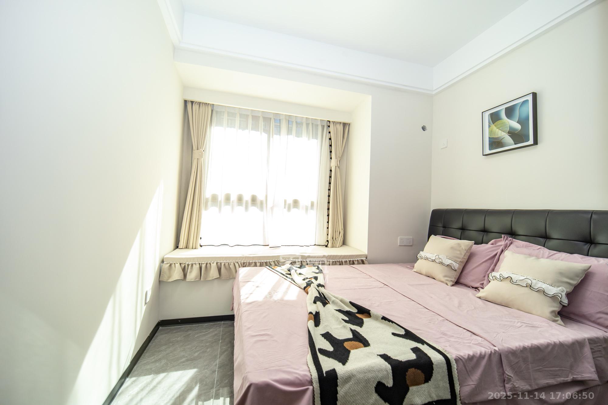 湖湾世景  5室2厅2卫    96.8万卧室