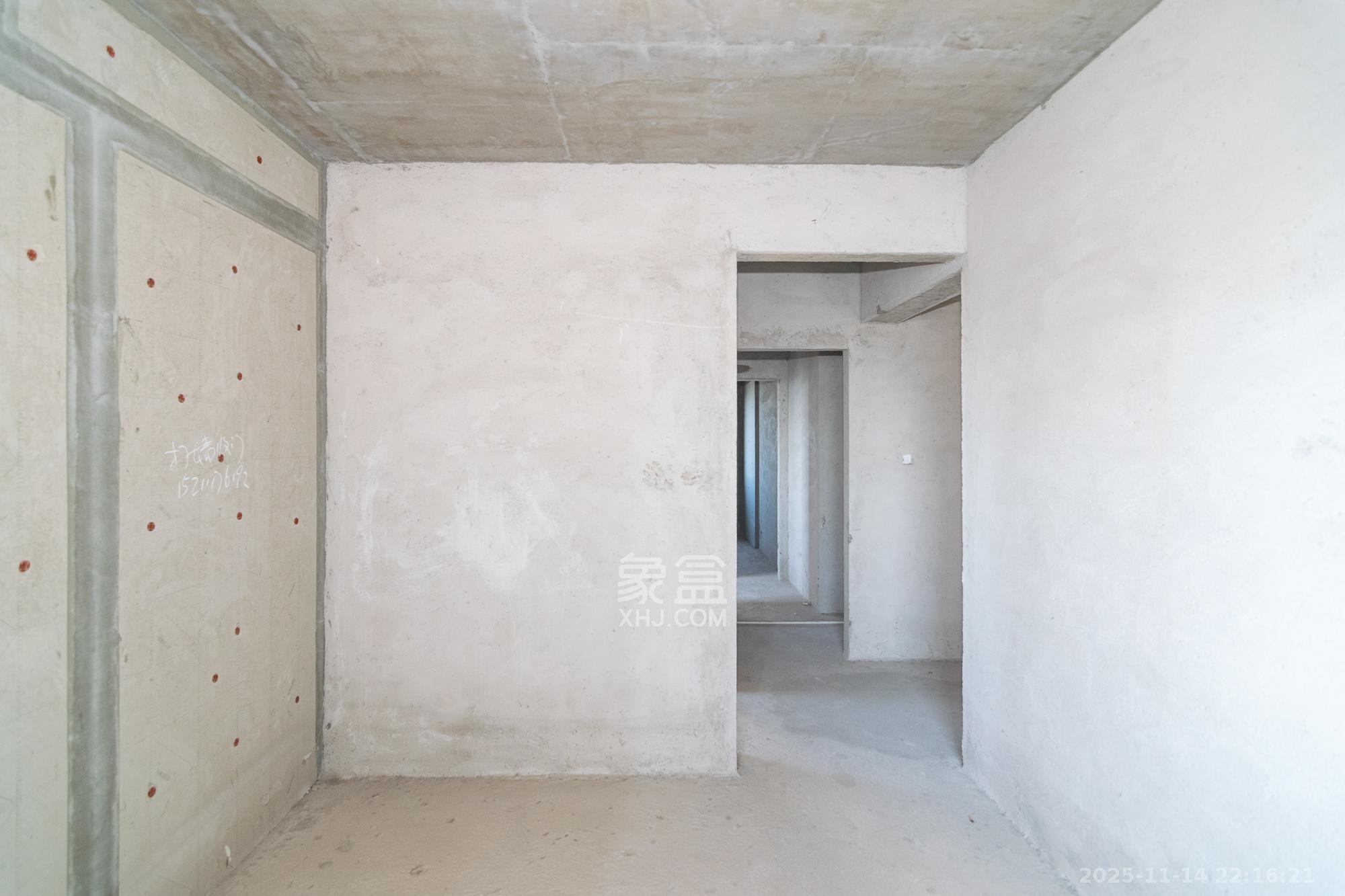 湾田望江府 4室2厅2卫 60.0万 湾田望江府 4室2厅2卫 60.0万卧室