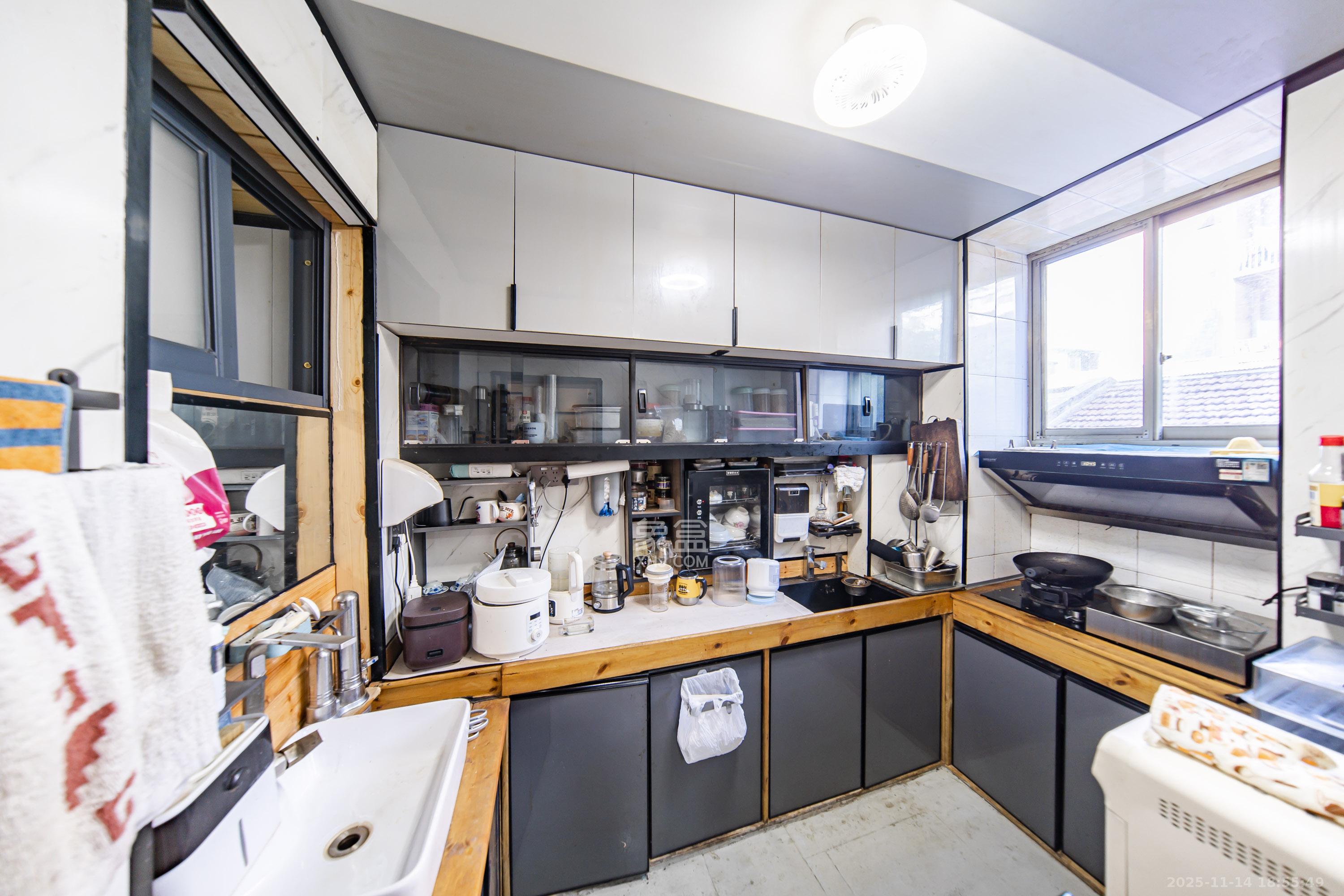 长沙师范附幼附小教师宿舍（崇圣里24号）  3室2厅1卫    52.0万厨房