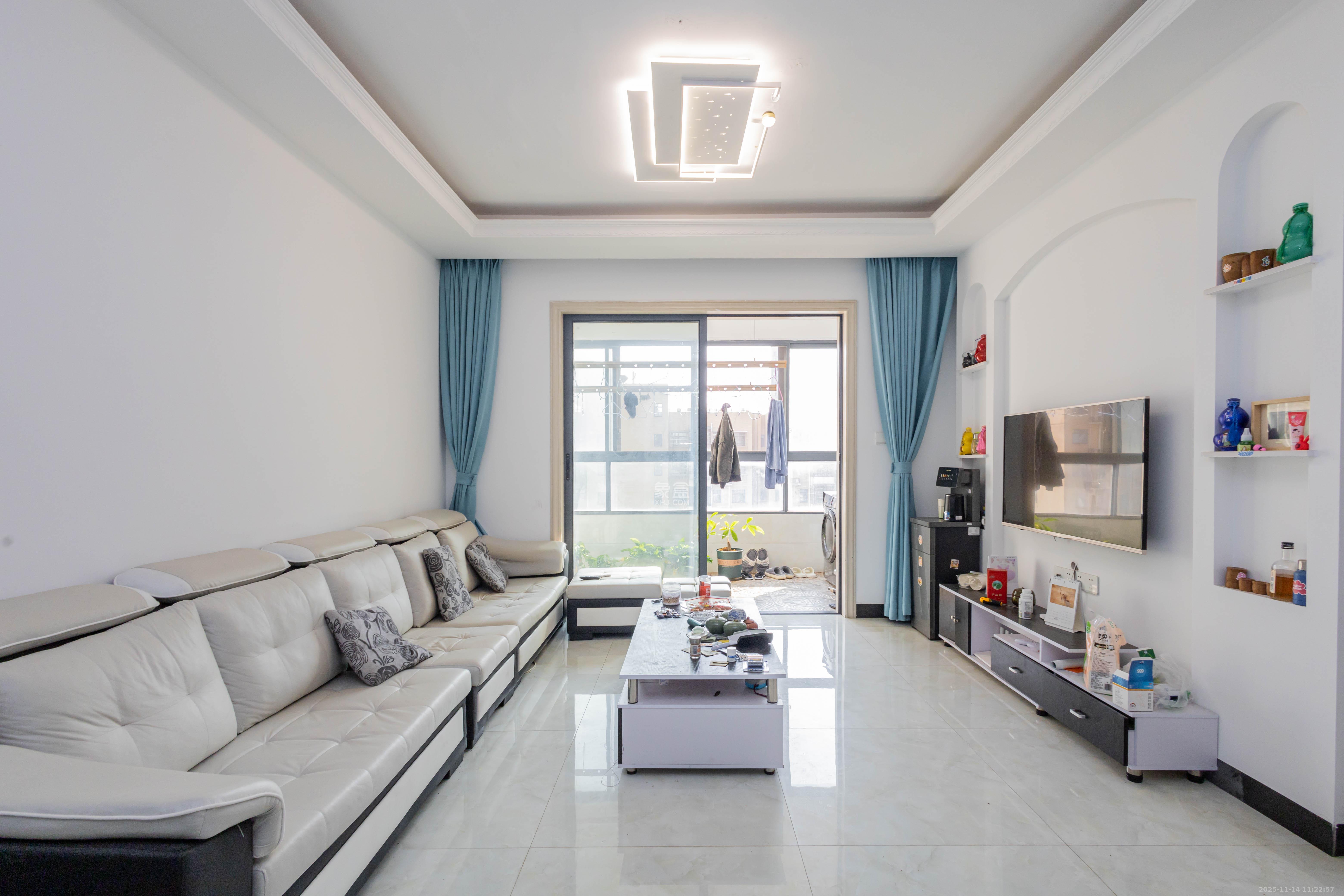 中国铁建国际城二期  3室2厅1卫    43.8万客厅