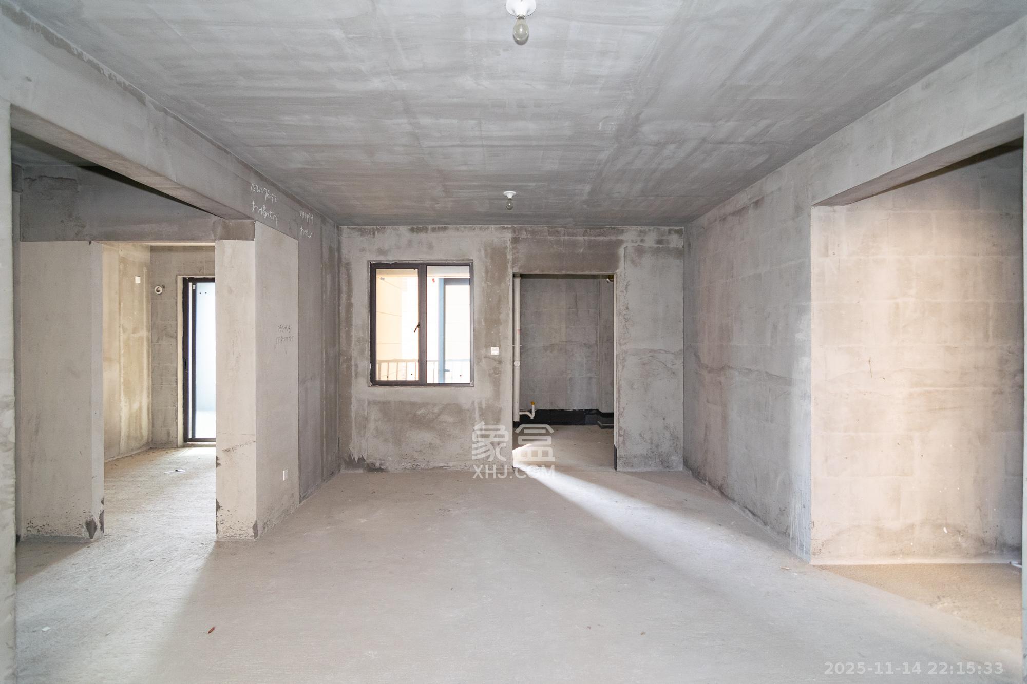 长房星珑湾  4室2厅2卫    65.0万客厅