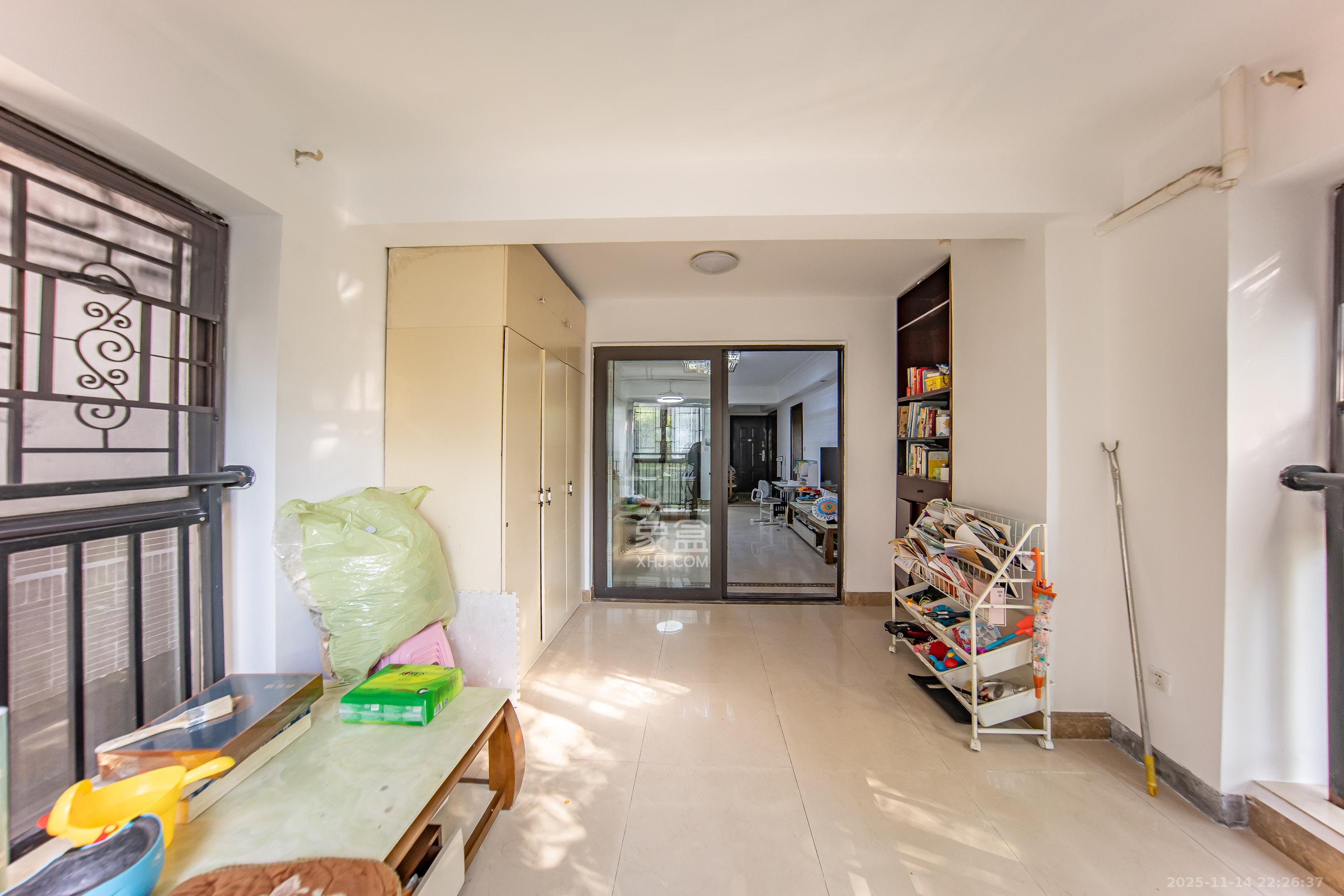 中海国际一期  2室2厅1卫    55.0万阳台