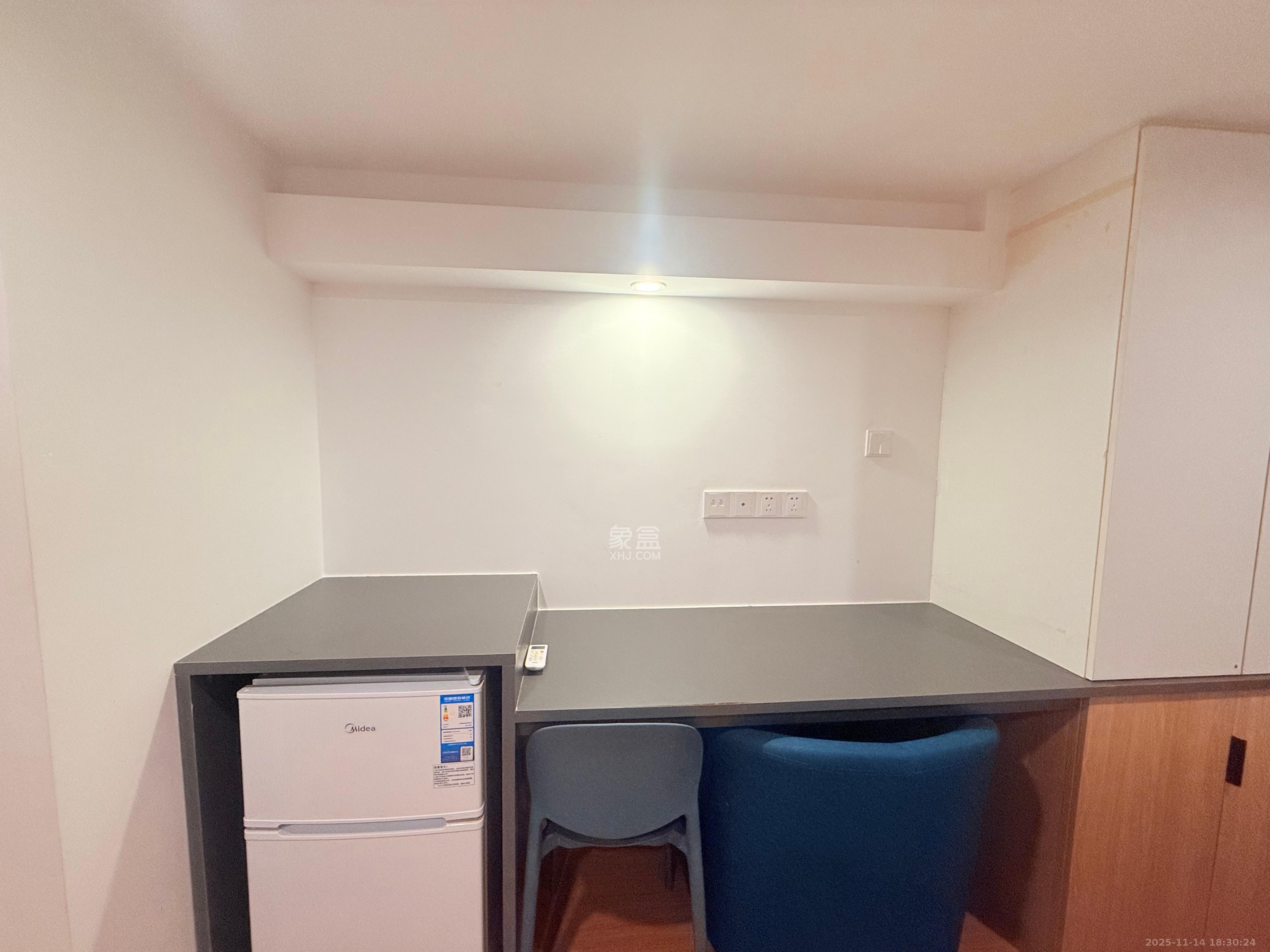 卓越江岸 1室1厅1卫 1400.0元/月 卓越江岸 1室1厅1卫 1400.0元/月室内图