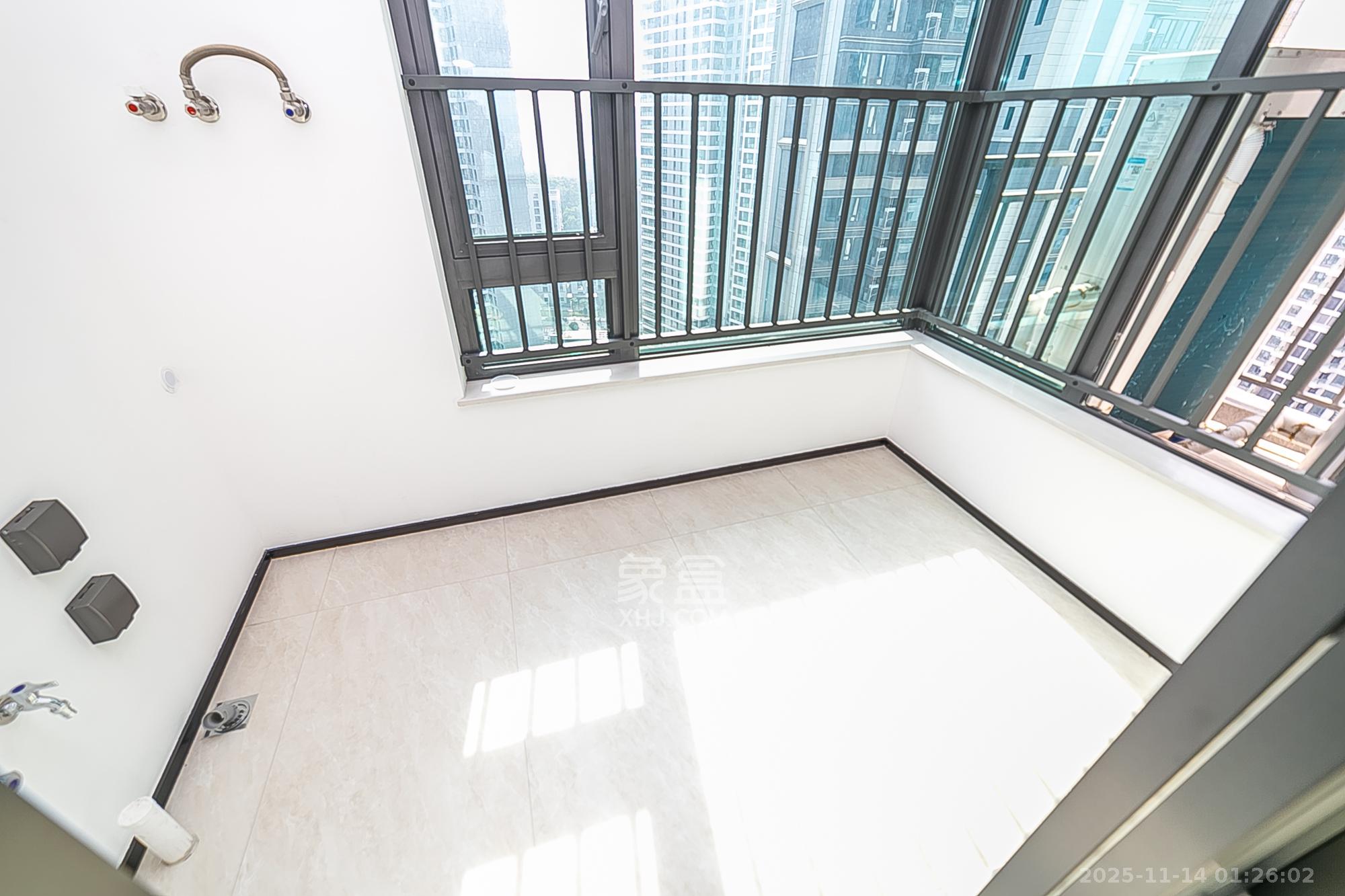 中海阅湘台  4室2厅3卫    480.0万阳台