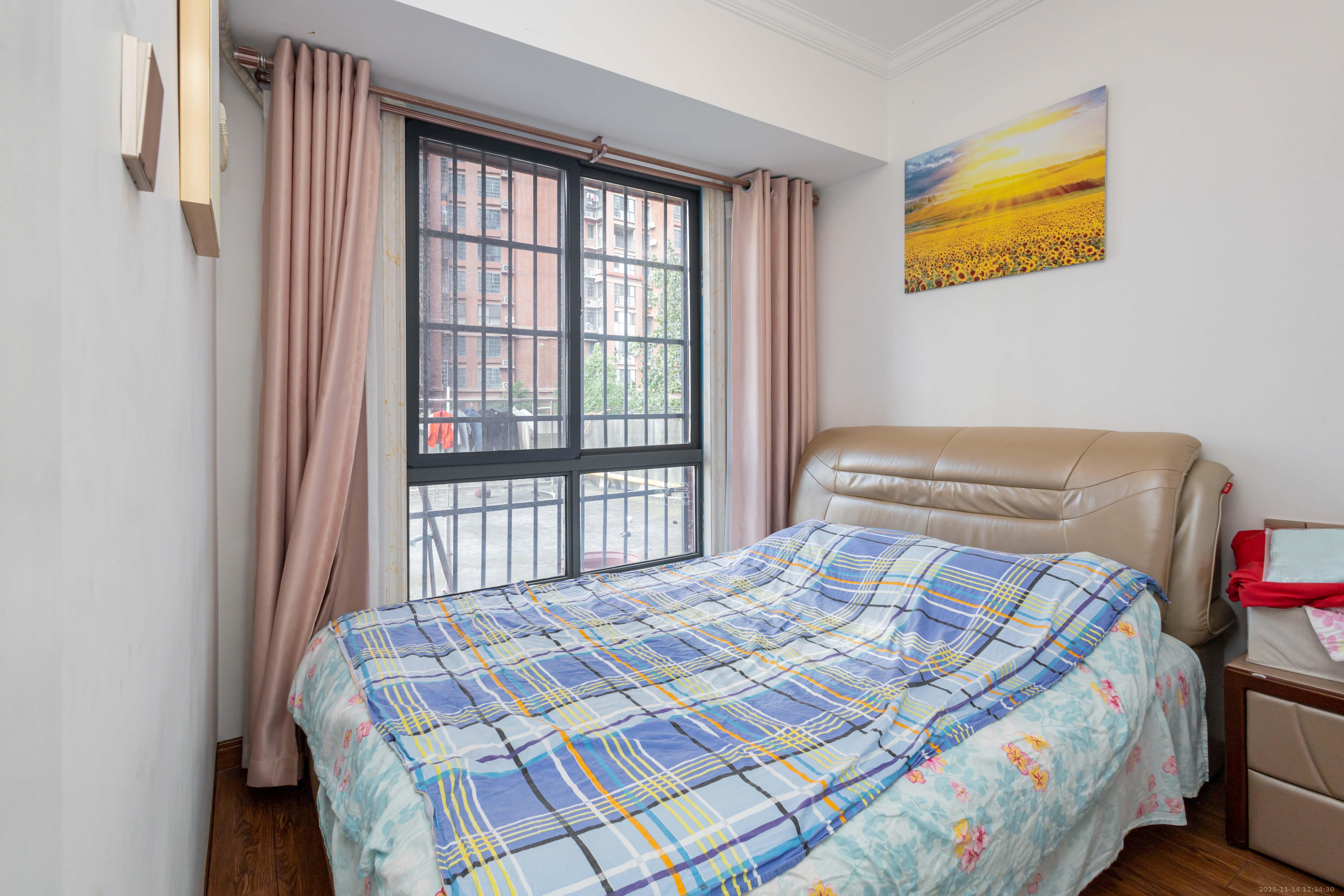 海德公园  4室2厅1卫    89.8万卧室