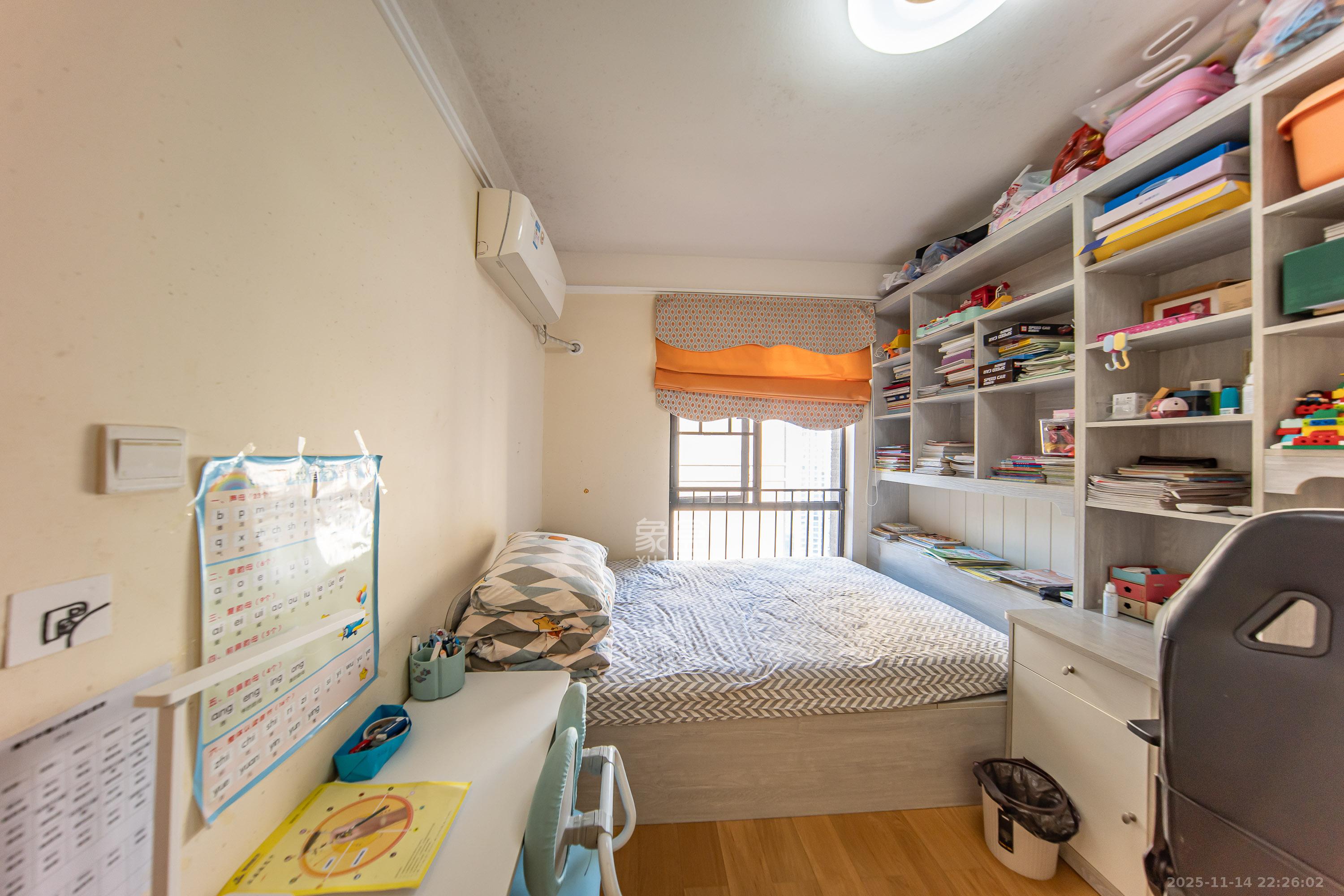 中海国际三期 3室2厅2卫 82.0万 中海国际三期 3室2厅2卫 82.0万卧室