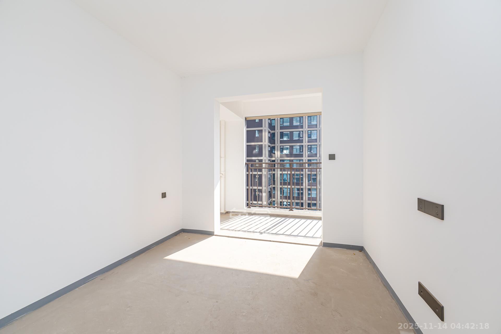 时代建发和著  4室2厅1卫    330.0万卧室