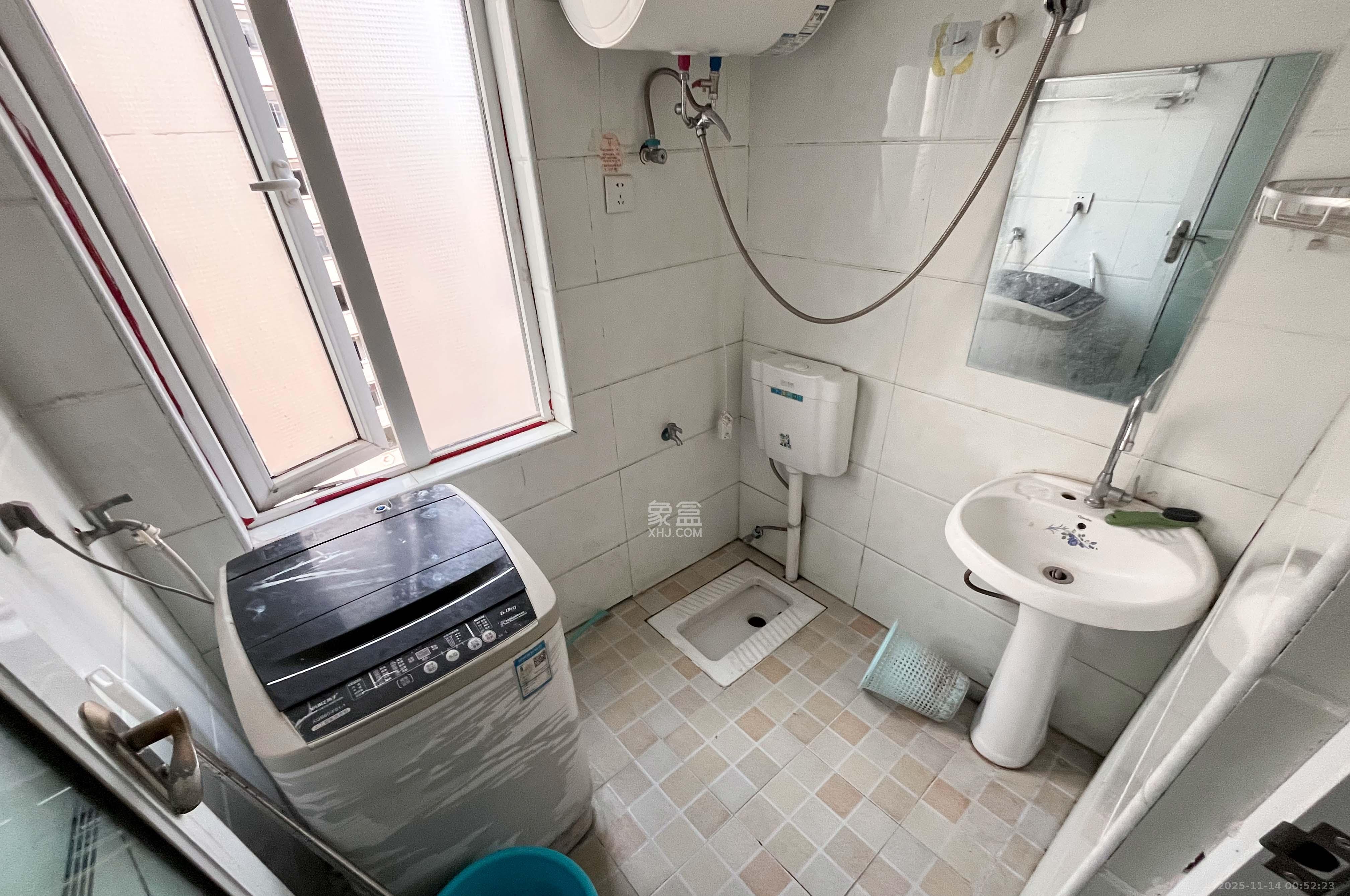 麓阳和景雅苑  4室1厅2卫    93.8万卫生间