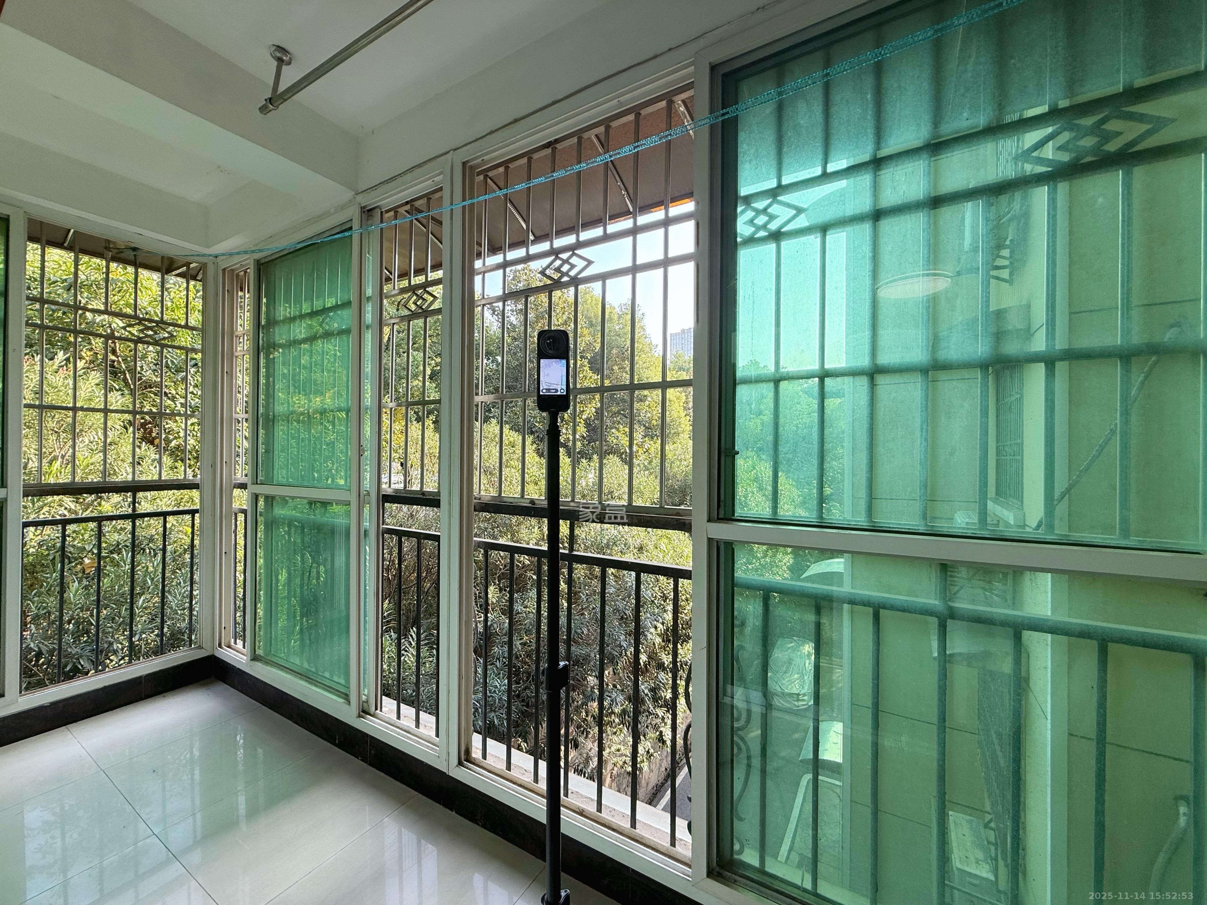 恩瑞麓山名园（龙王港小区）  3室2厅2卫    2100.0元/月室内图