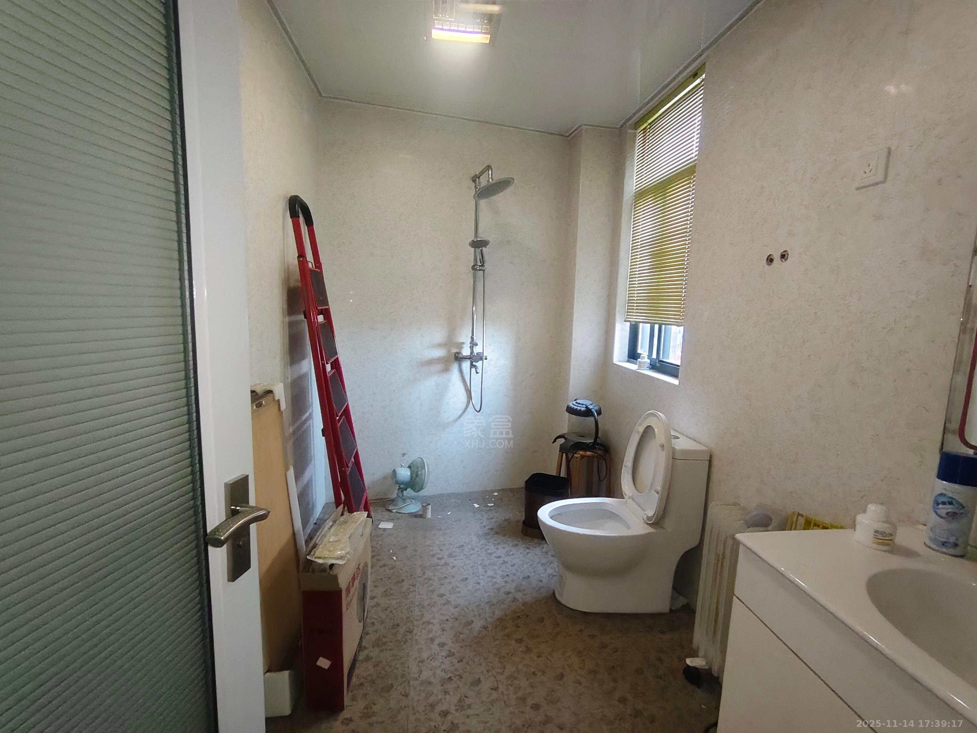 中央皇庭 3室2厅2卫 1800.0元/月 中央皇庭 3室2厅2卫 1800.0元/月室内图