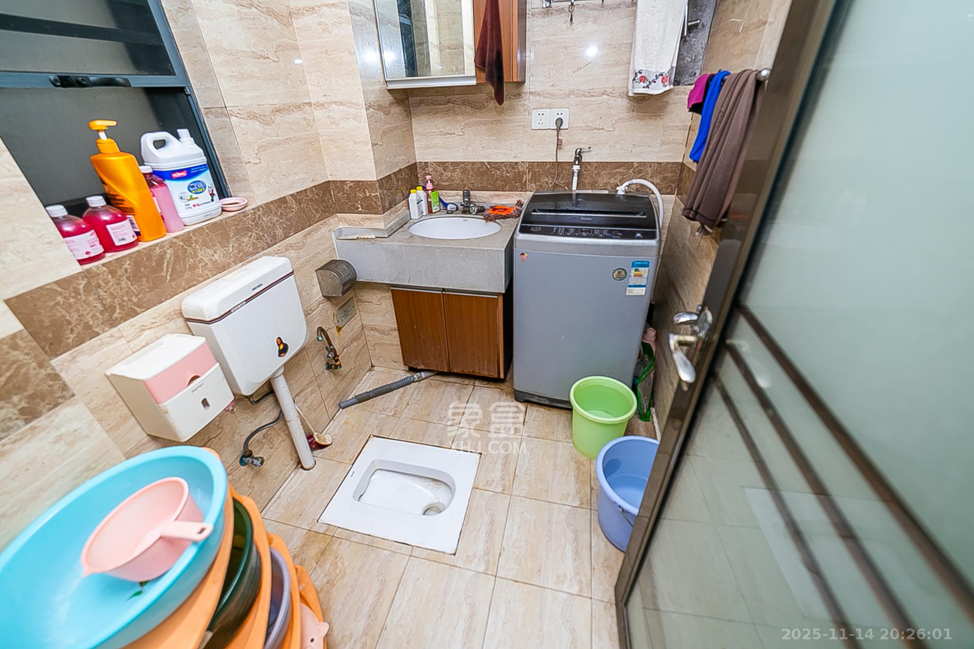 湘江锦绣  3室2厅2卫    68.0万卫生间