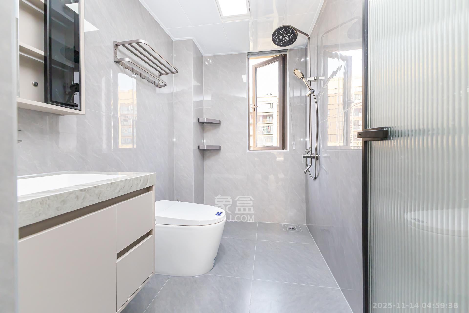 龙湖璟宸原著（龙湖紫宸）  4室2厅2卫    109.8万卫生间