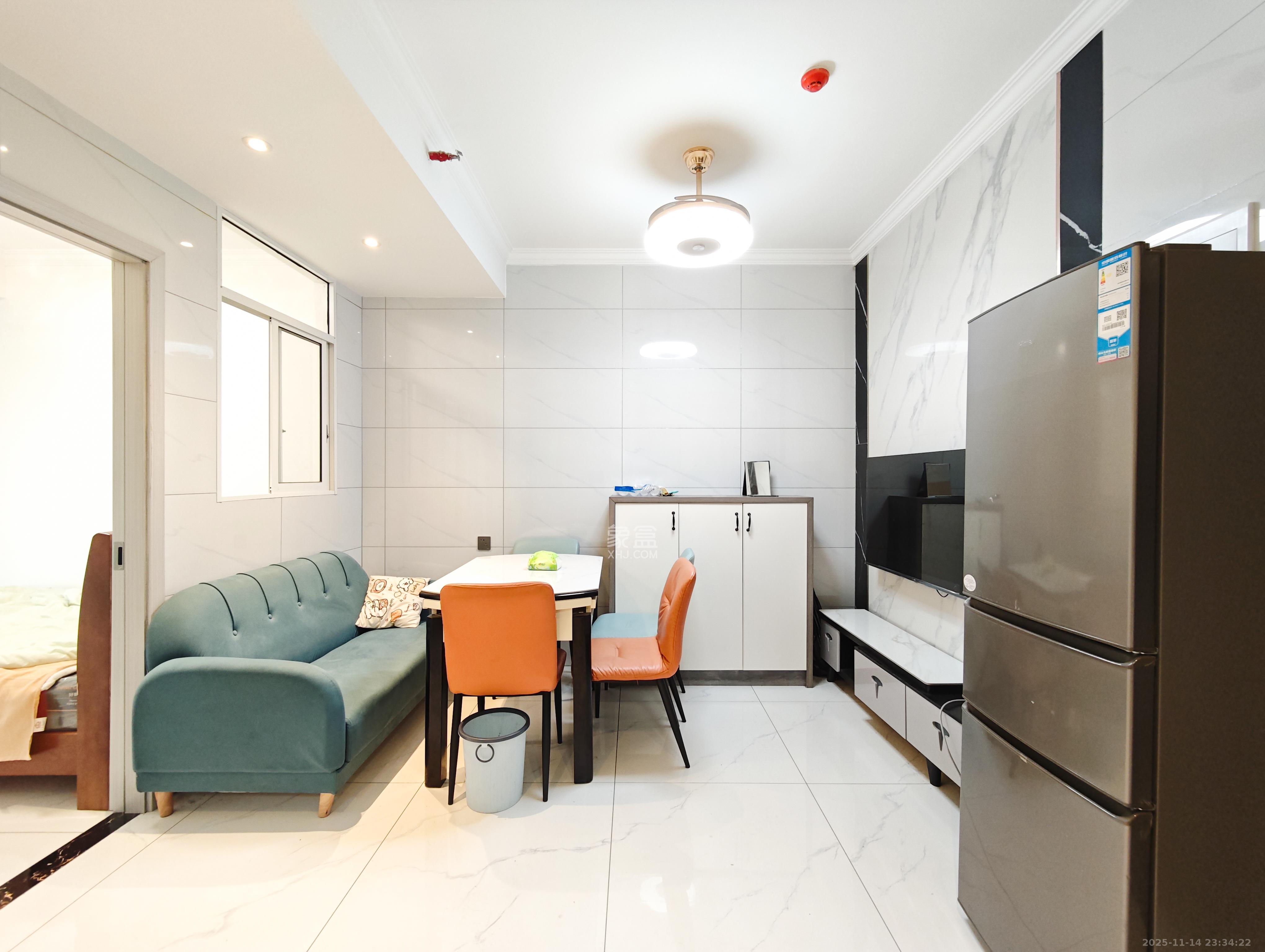 长房明宸府  1室0厅0卫    45.0万客厅