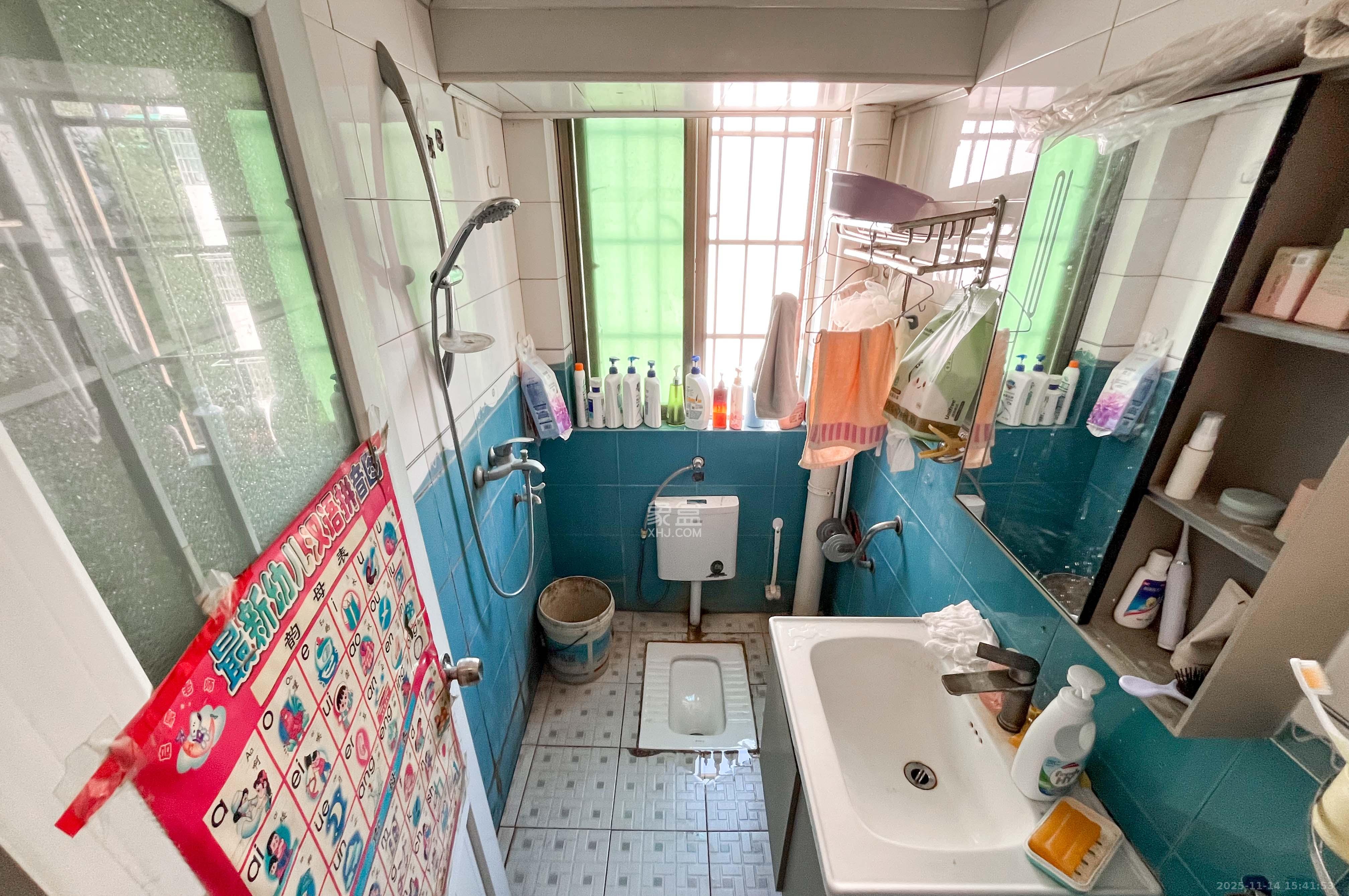 金盛园  3室2厅1卫    59.0万卫生间