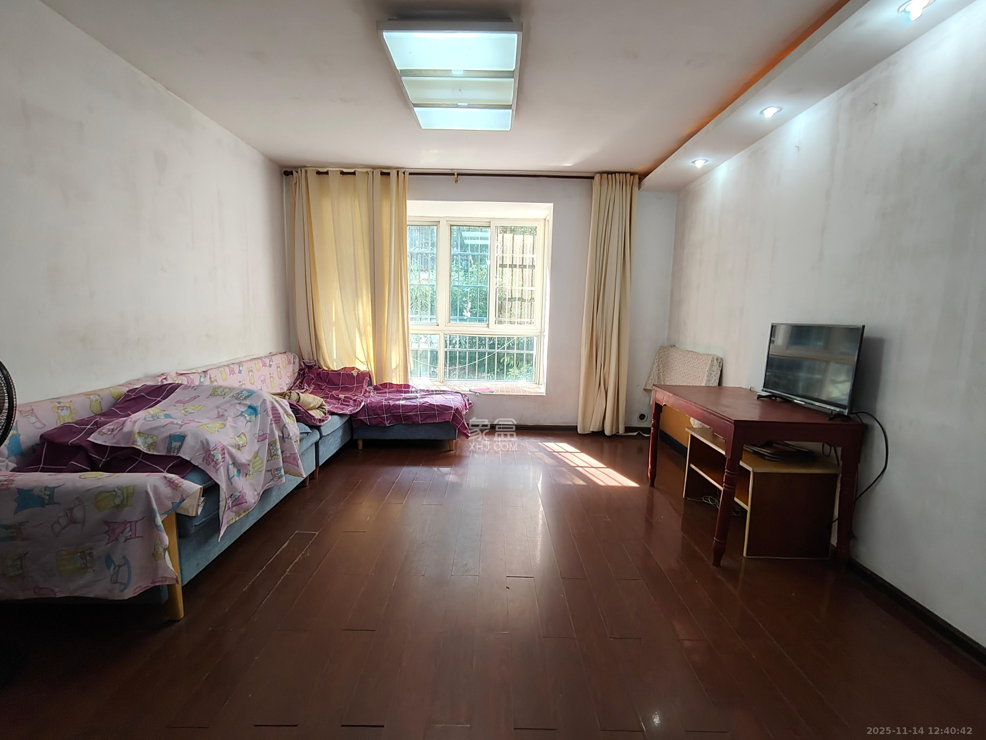 东方名都百草园  3室2厅1卫    1600.0元/月