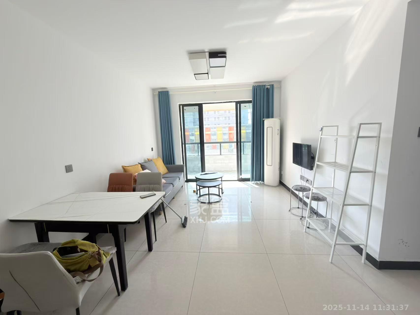 长房云时代  3室2厅1卫    2400.0元/月室内图