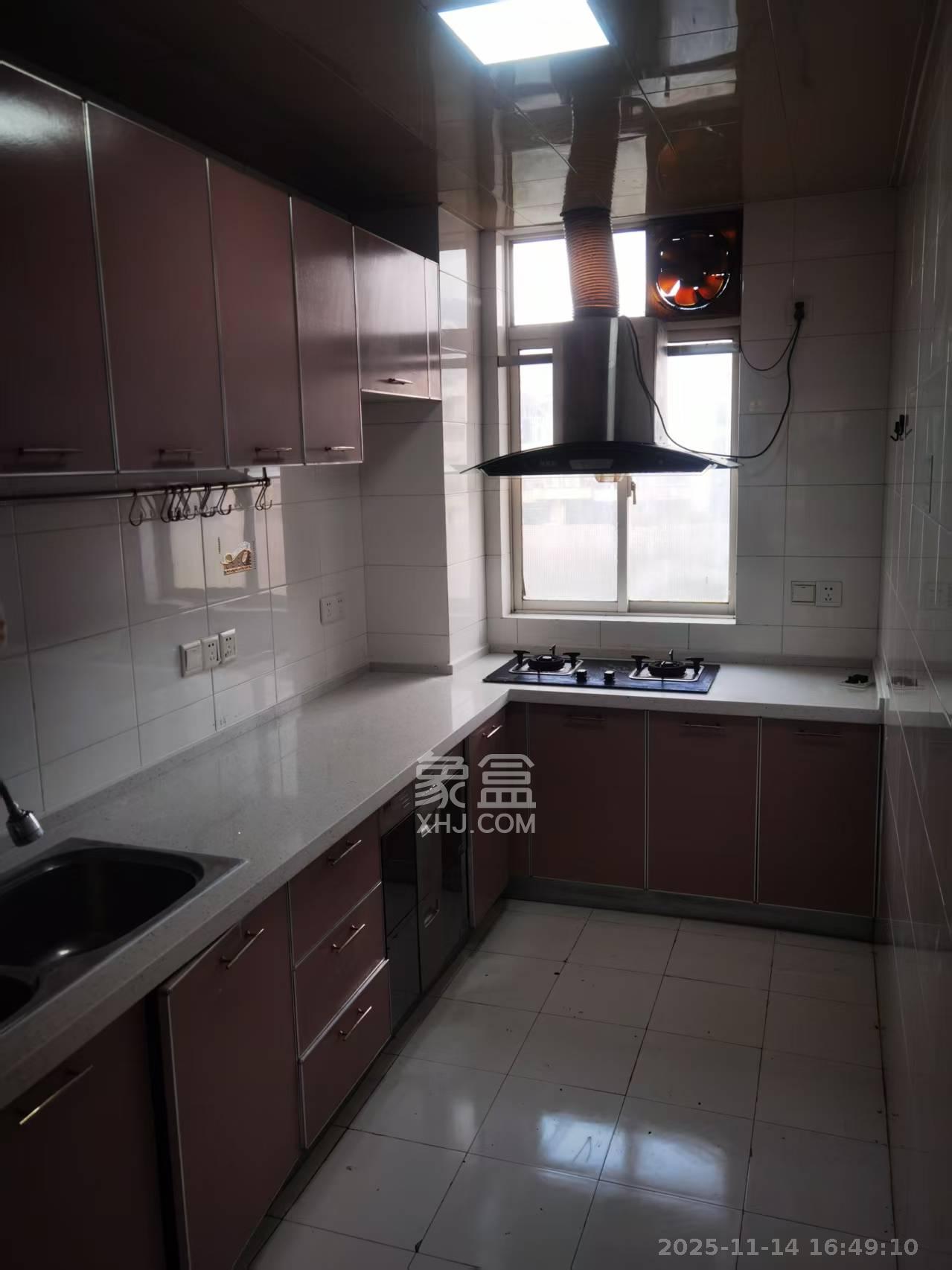 四季美景一、二期  3室2厅2卫    2500.0元/月室内图