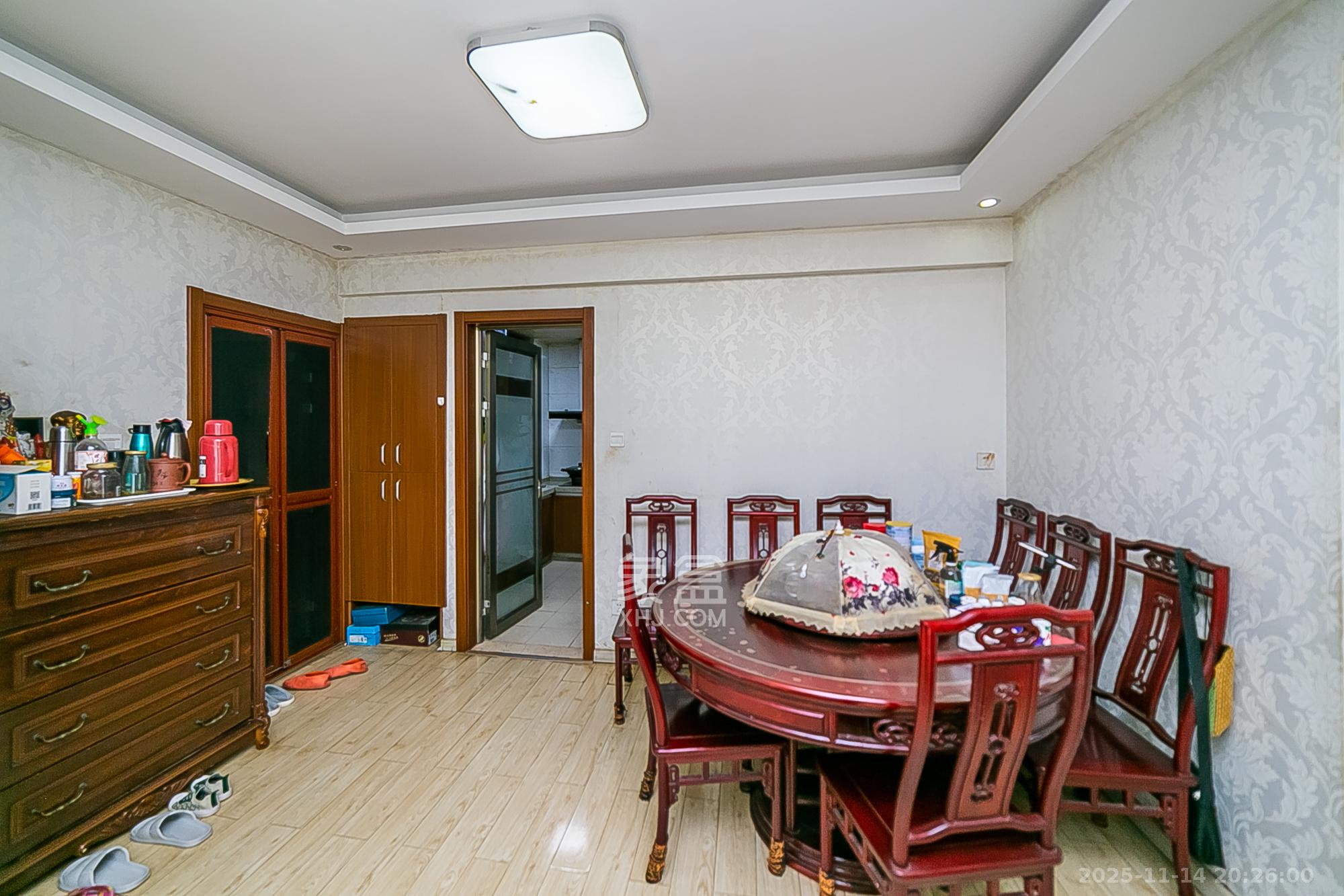 湘江锦绣  3室2厅2卫    68.0万客厅