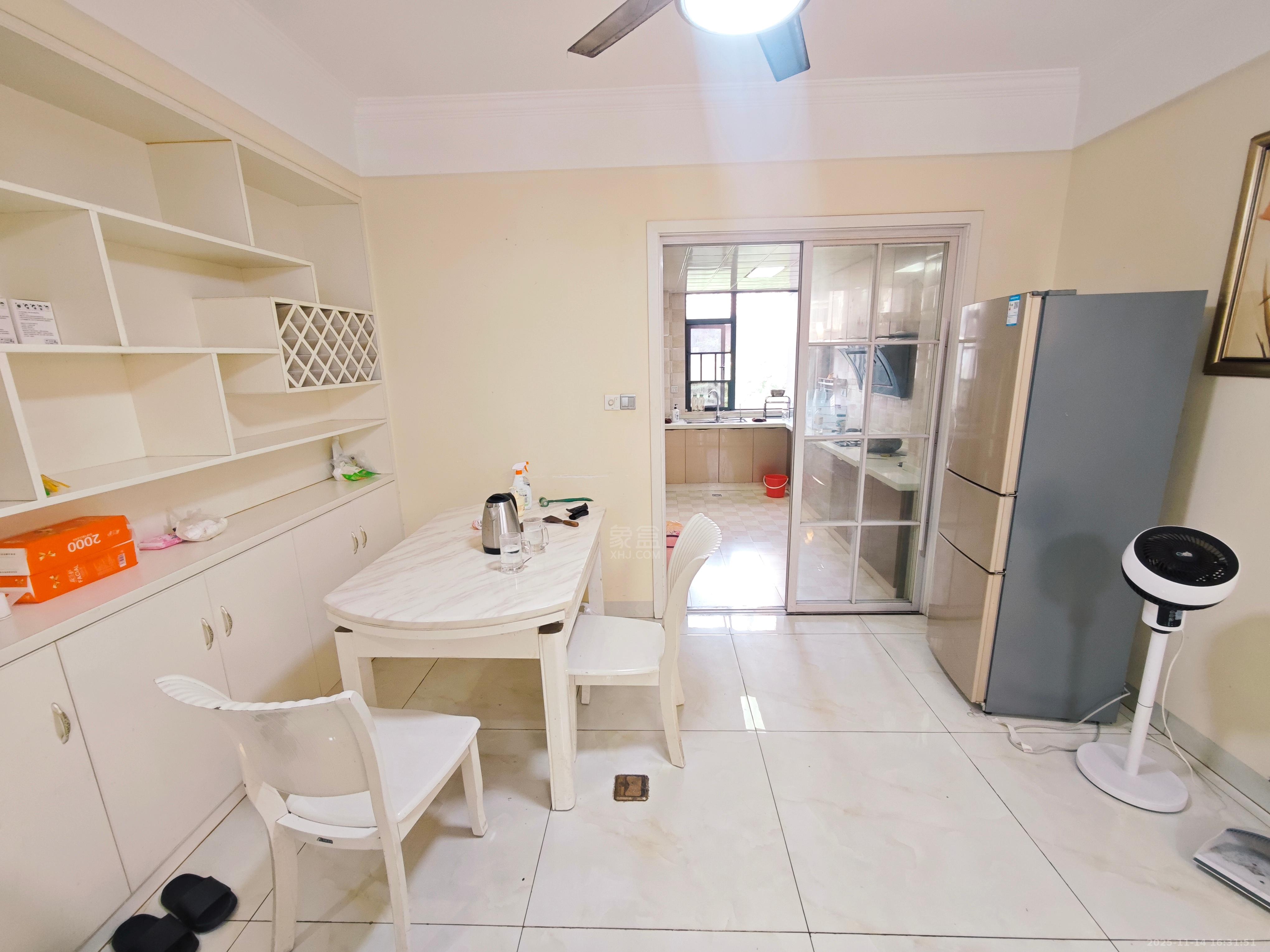 栗雨香堤 3室2厅1卫 1800.0元/月 栗雨香堤 3室2厅1卫 1800.0元/月室内图