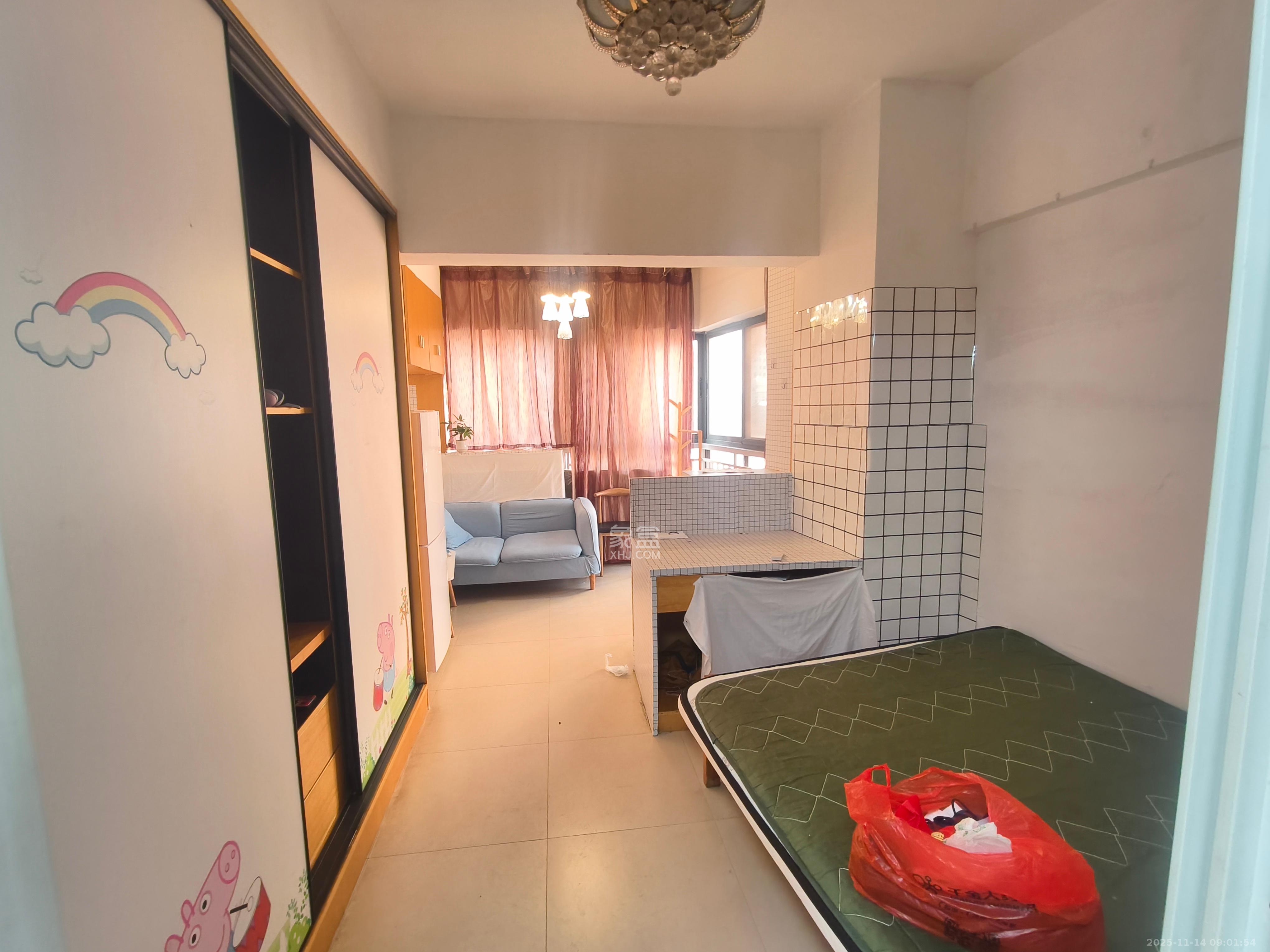 七彩丽都  1室1厅1卫    1600.0元/月