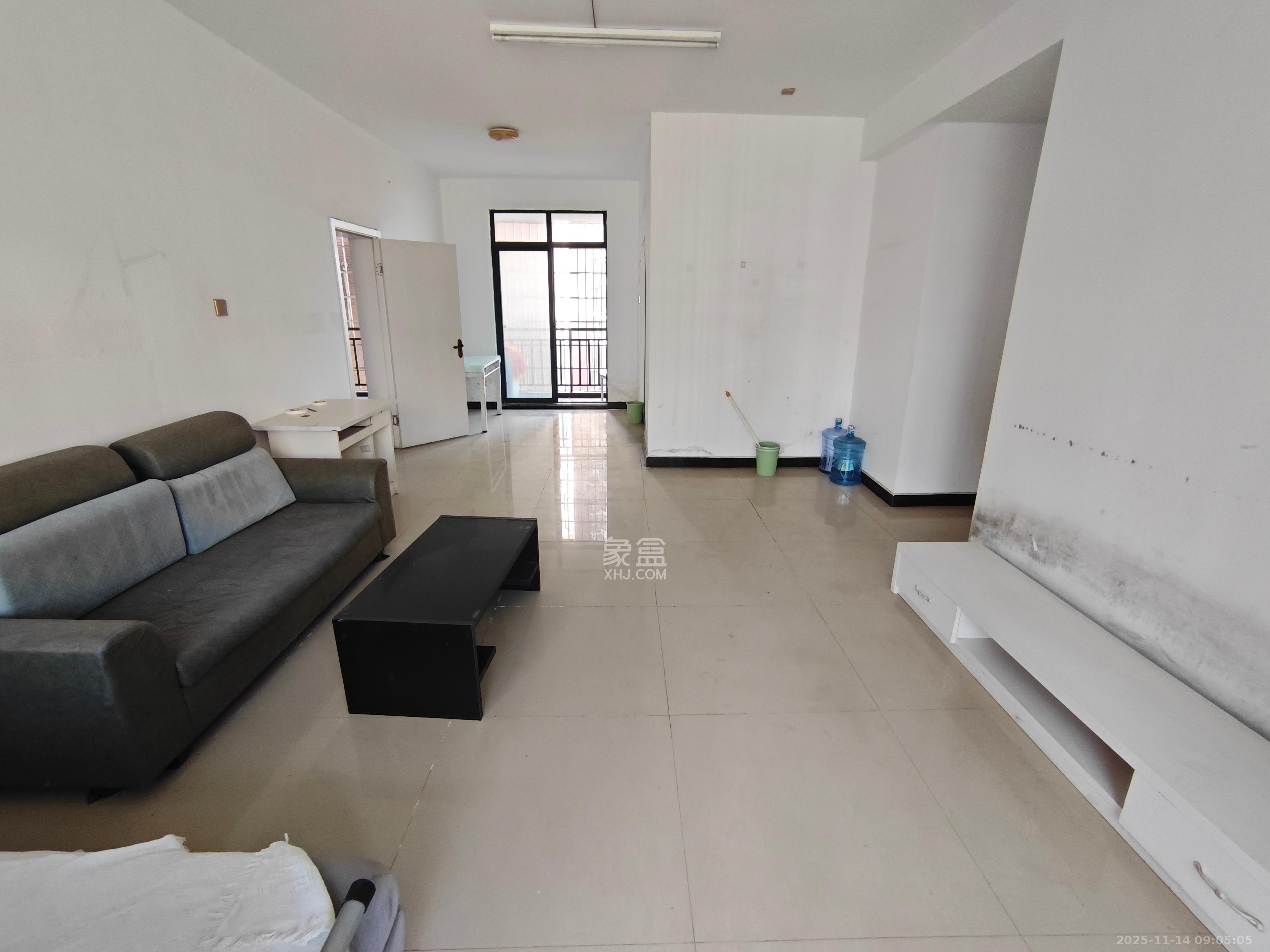 枫华府第  3室2厅2卫    1800.0元/月室内图