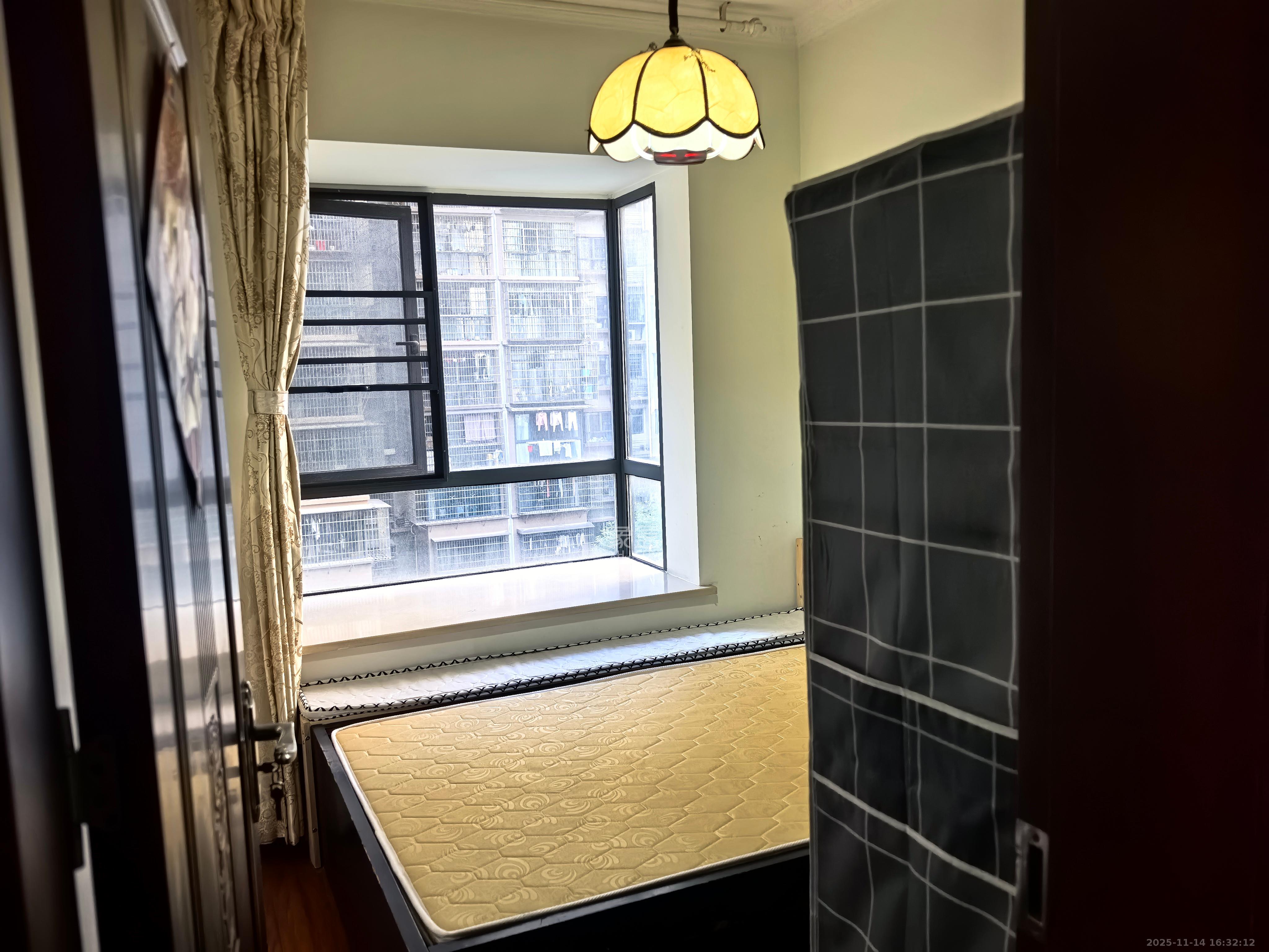 茶山馨苑  3室2厅2卫    3000.0元/月室内图