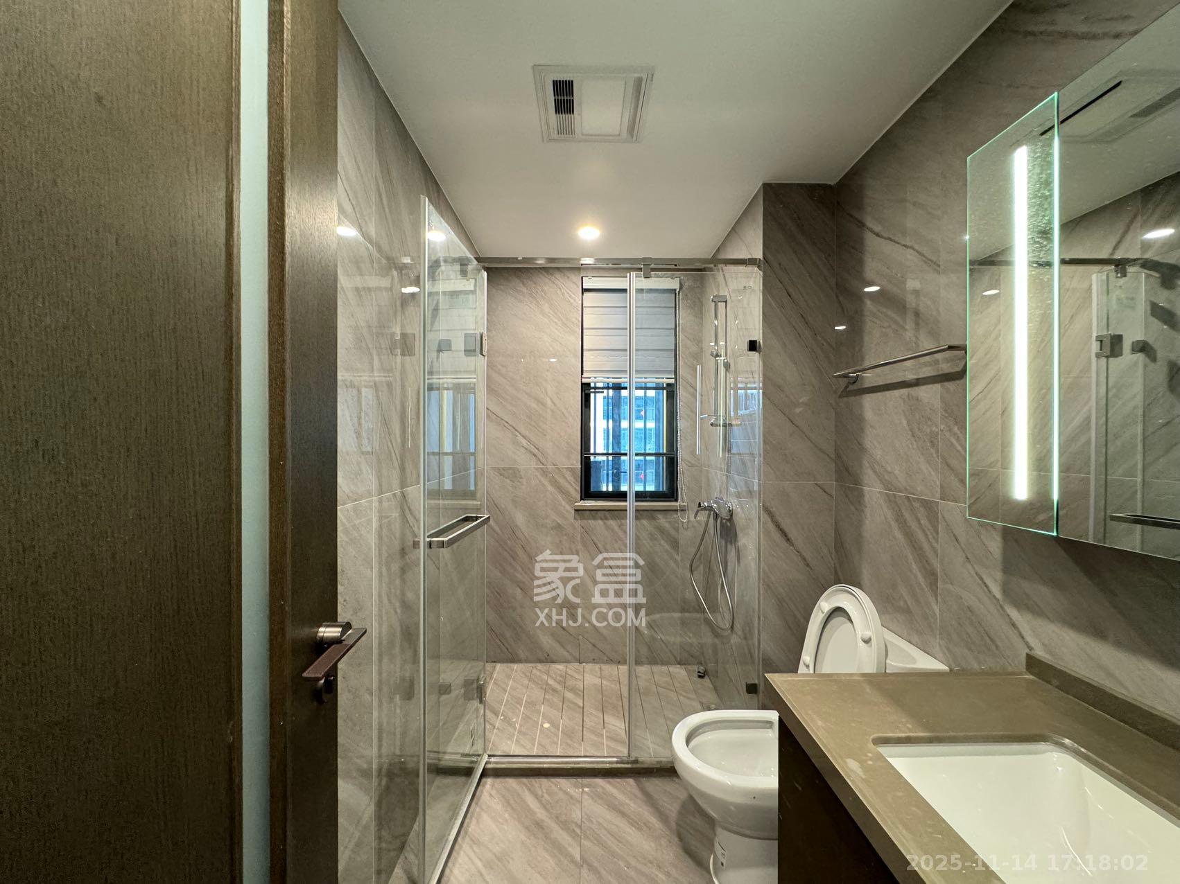 龙湖舜山府  4室2厅2卫    8800.0元/月户型图