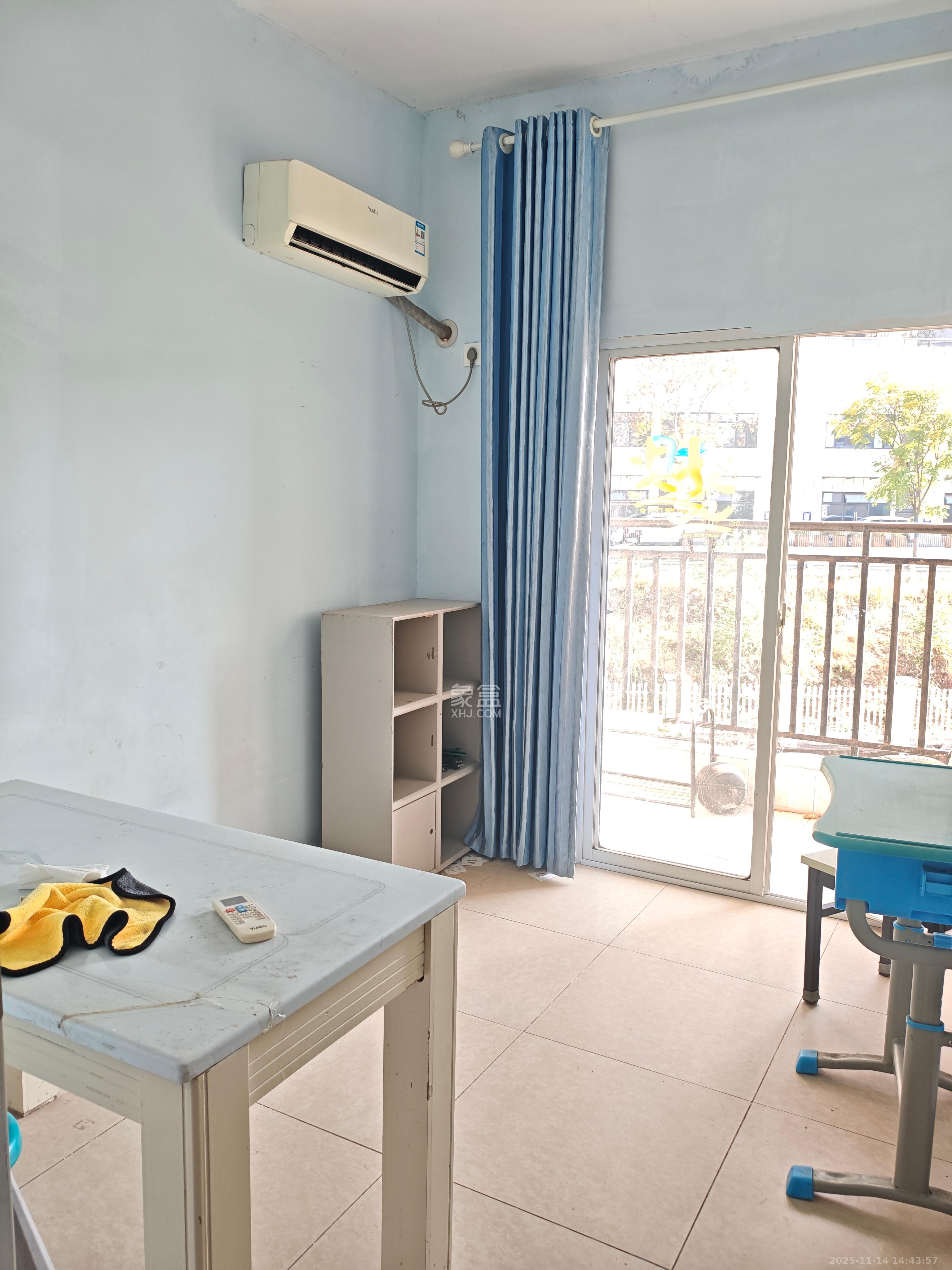 枫华府第  4室2厅2卫    1800.0元/月室内图