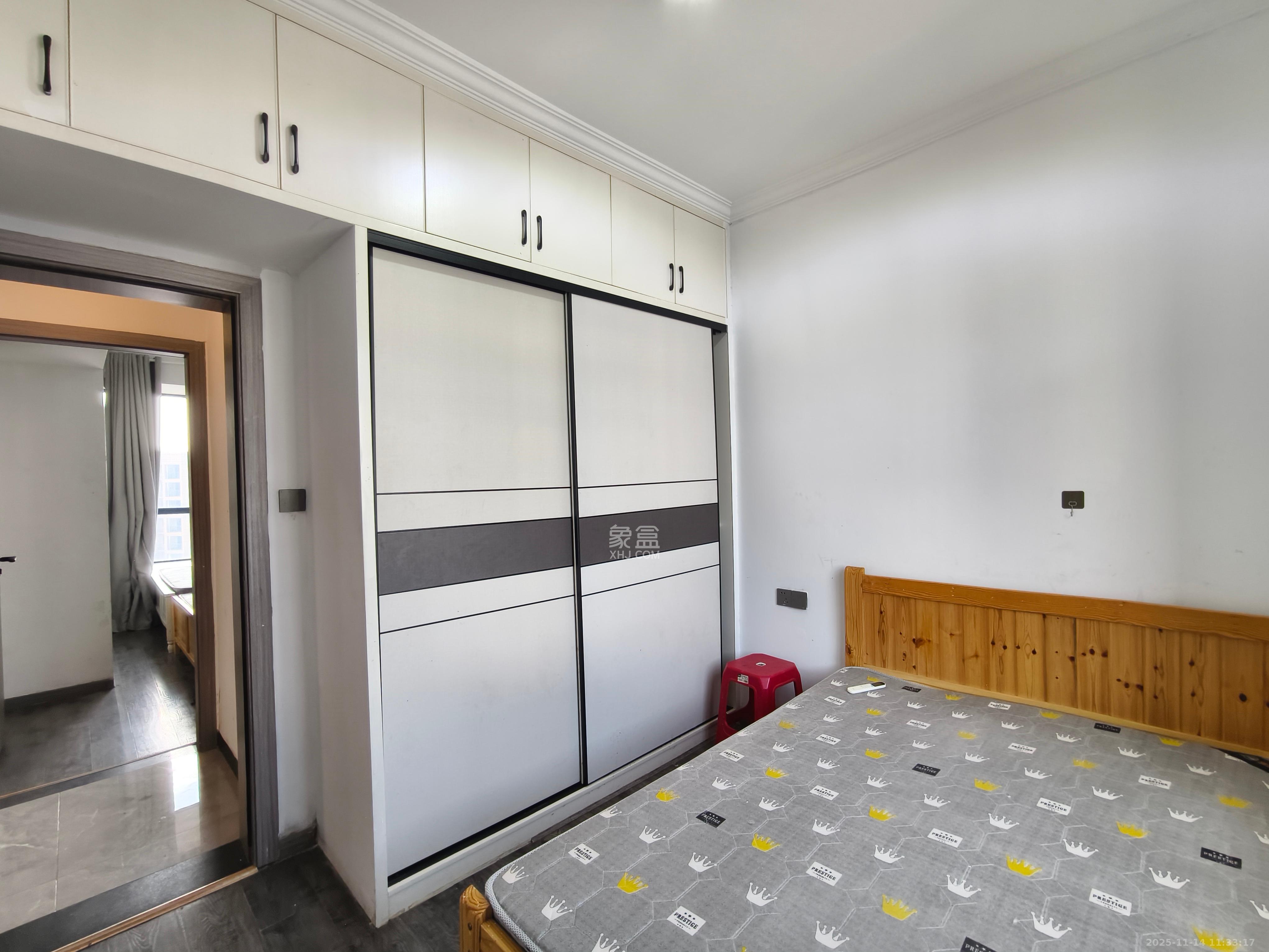 紫华郡 3室2厅2卫 49.8万 紫华郡 3室2厅2卫 49.8万卧室