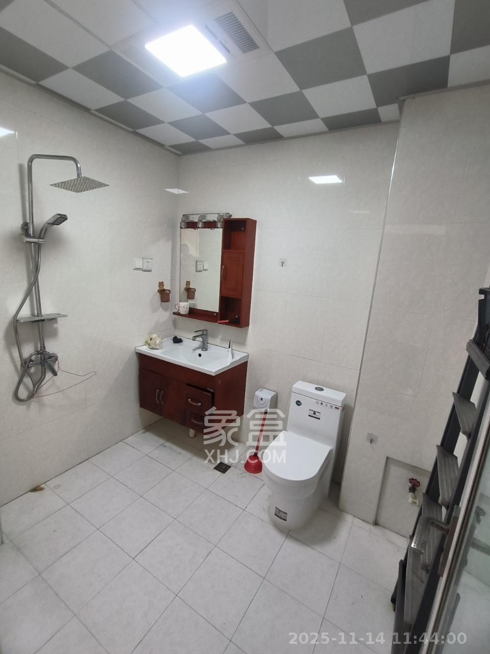 巢之恋  3室2厅2卫    2200.0元/月室内图