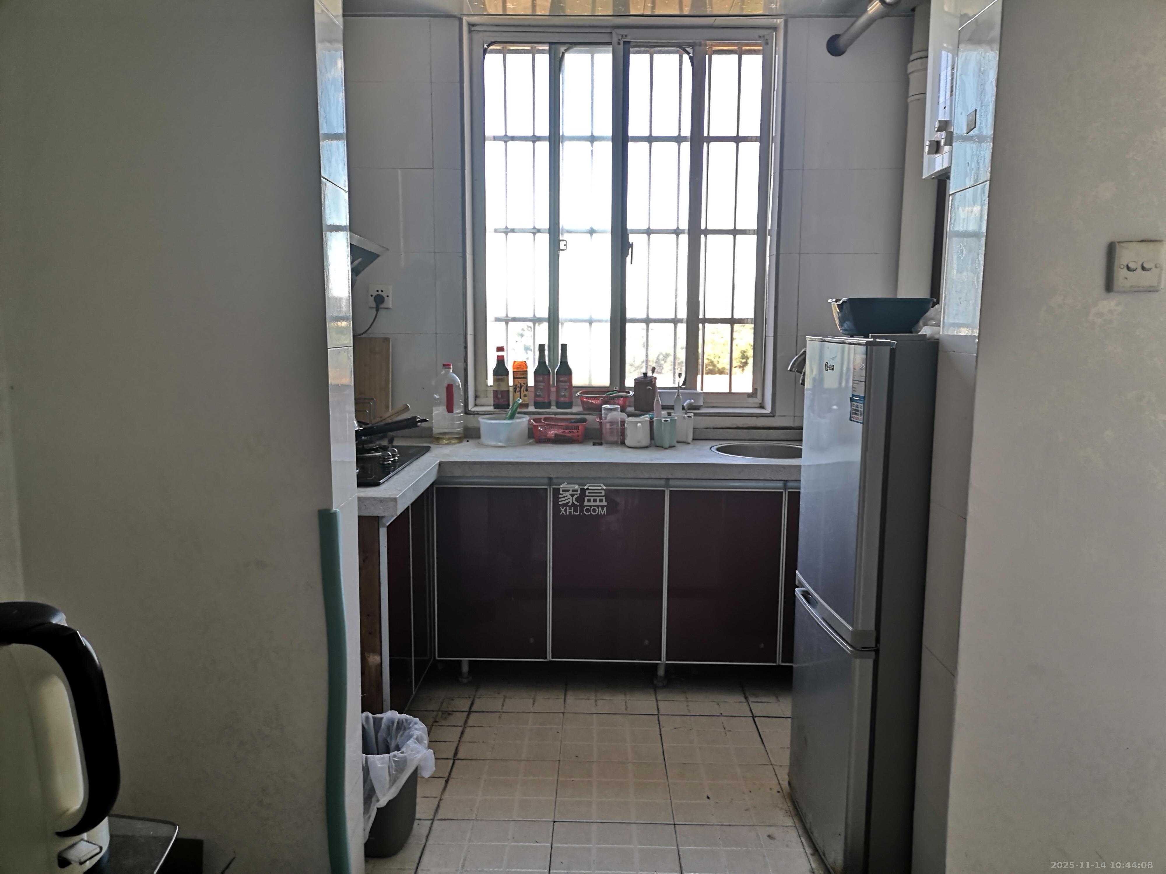 润芳园  3室2厅1卫    2000.0元/月室内图