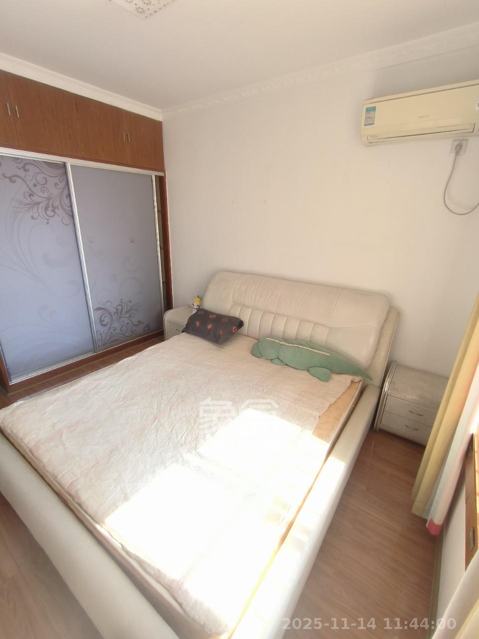 巢之恋 3室2厅2卫 2200.0元/月 巢之恋 3室2厅2卫 2200.0元/月室内图