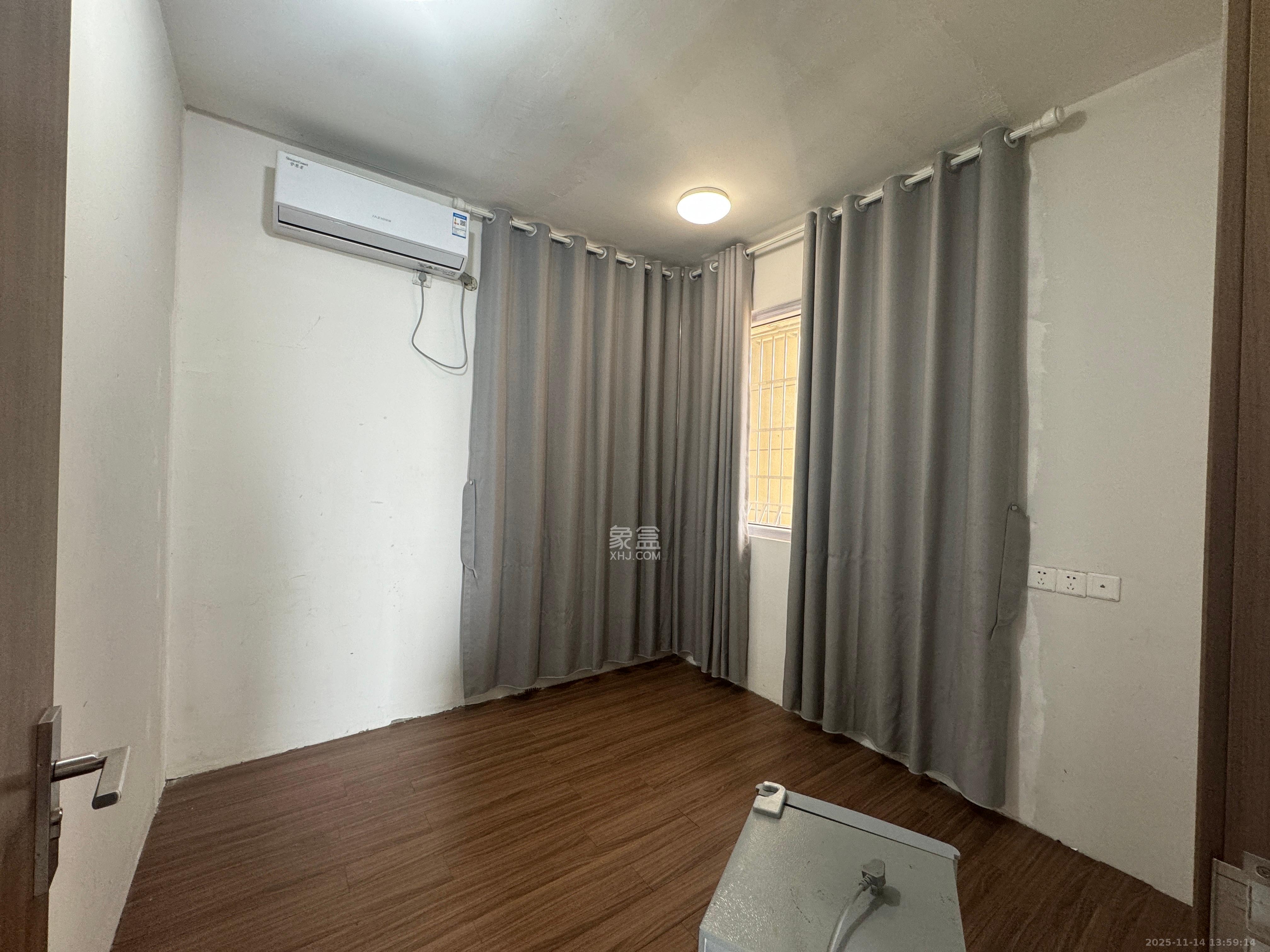 保利香槟国际  3室2厅2卫    2000.0元/月室内图