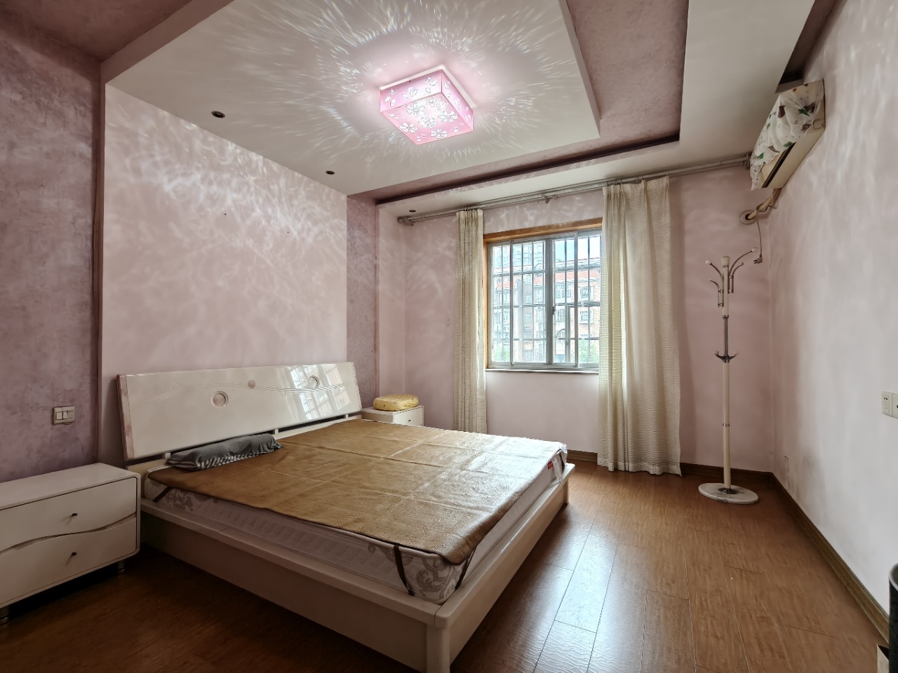 家园小区 4室2厅2卫 94.8万 家园小区 4室2厅2卫 94.8万室内图