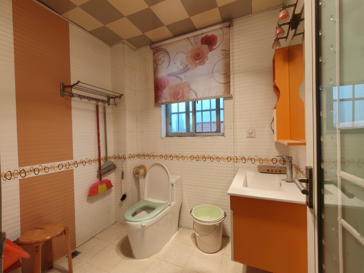 家园小区  4室2厅2卫    94.8万室内图