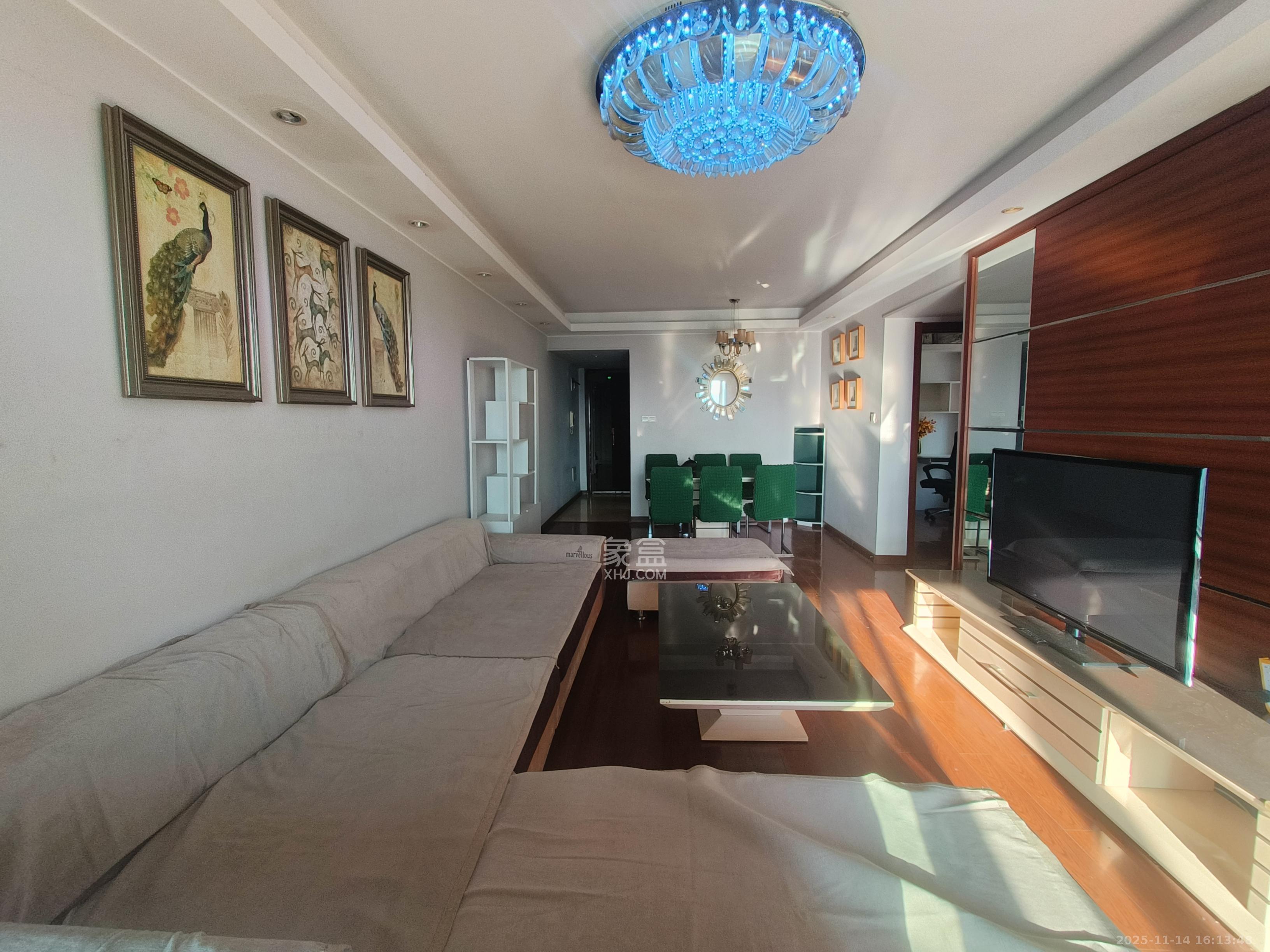 万科城  3室2厅1卫    2500.0元/月