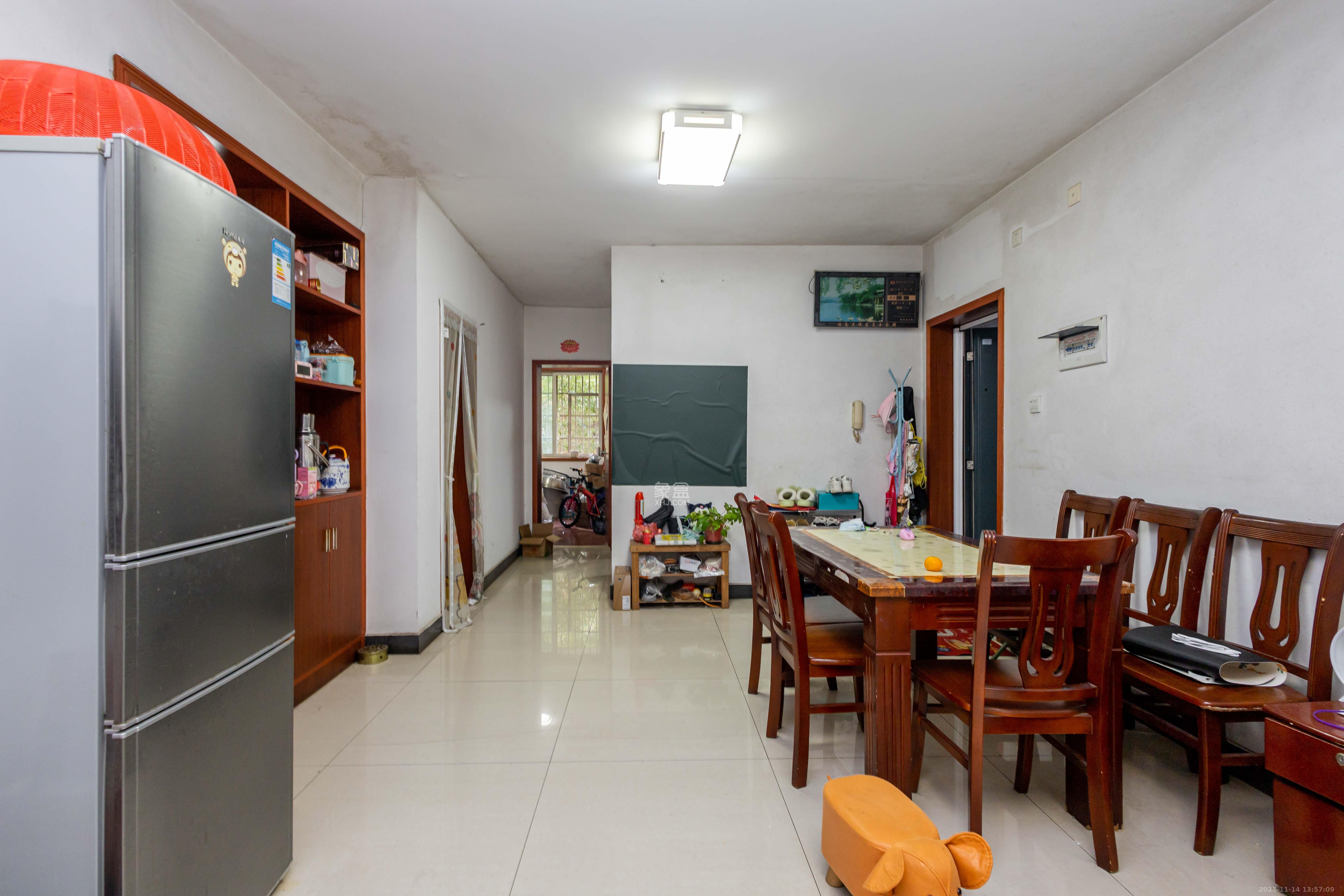 东岸锦城(东方人家) 3室2厅1卫 55.0万 东岸锦城(东方人家) 3室2厅1卫 55.0万客厅