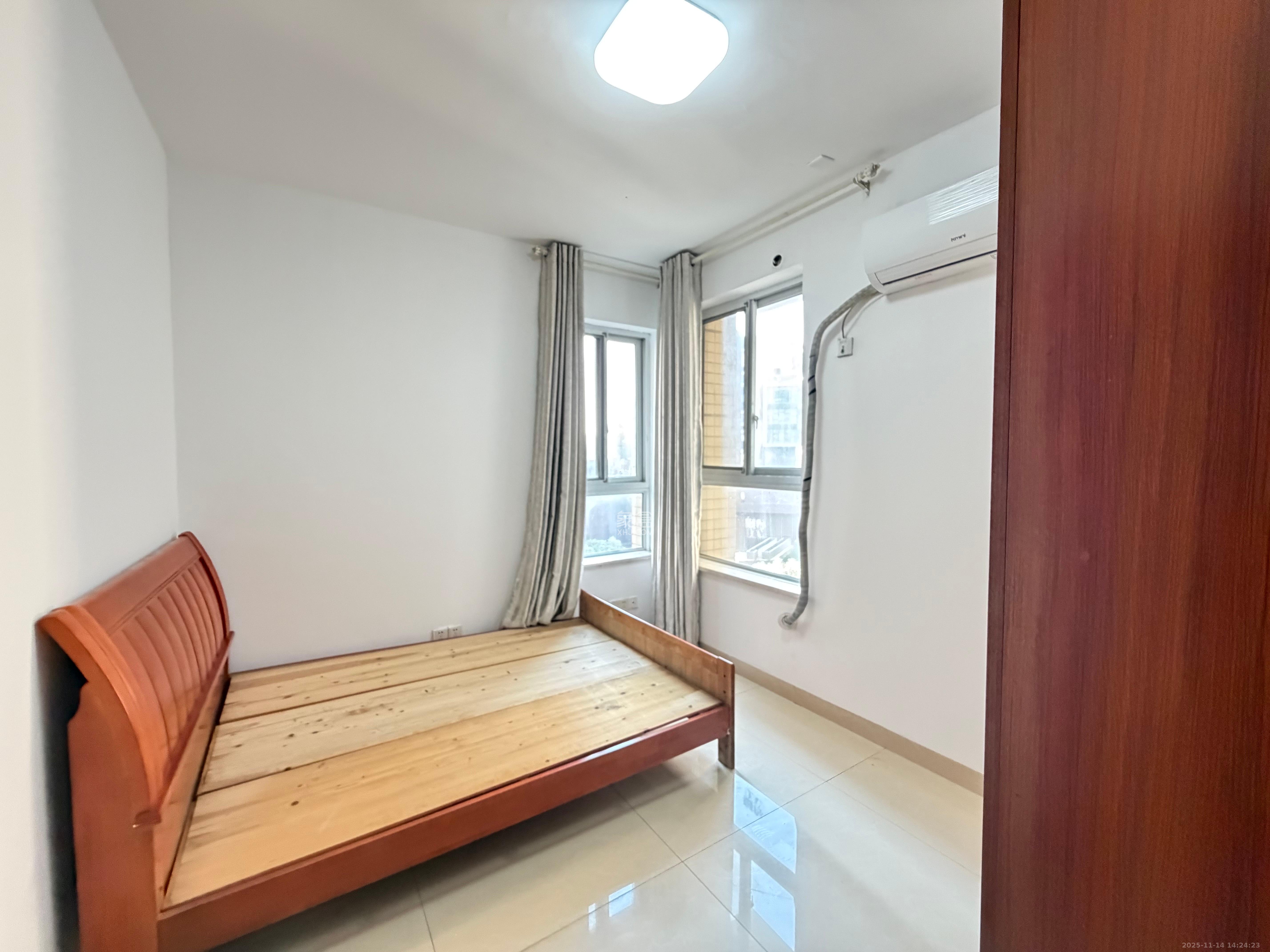 爱琴海岸 3室2厅2卫 1800.0元/月 爱琴海岸 3室2厅2卫 1800.0元/月室内图