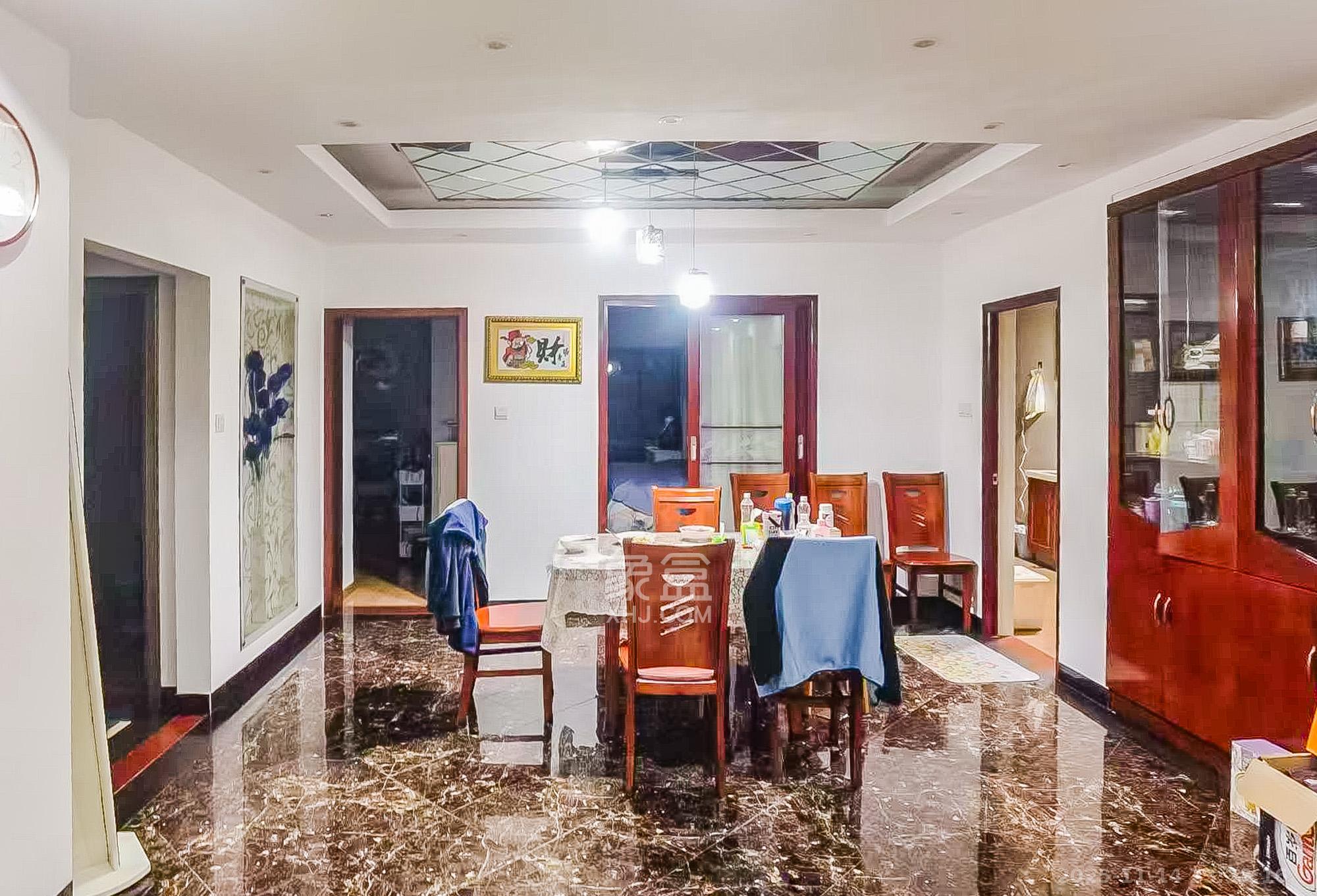 湘江北尚 1室2厅1卫 138.0万 湘江北尚 1室2厅1卫 138.0万客厅