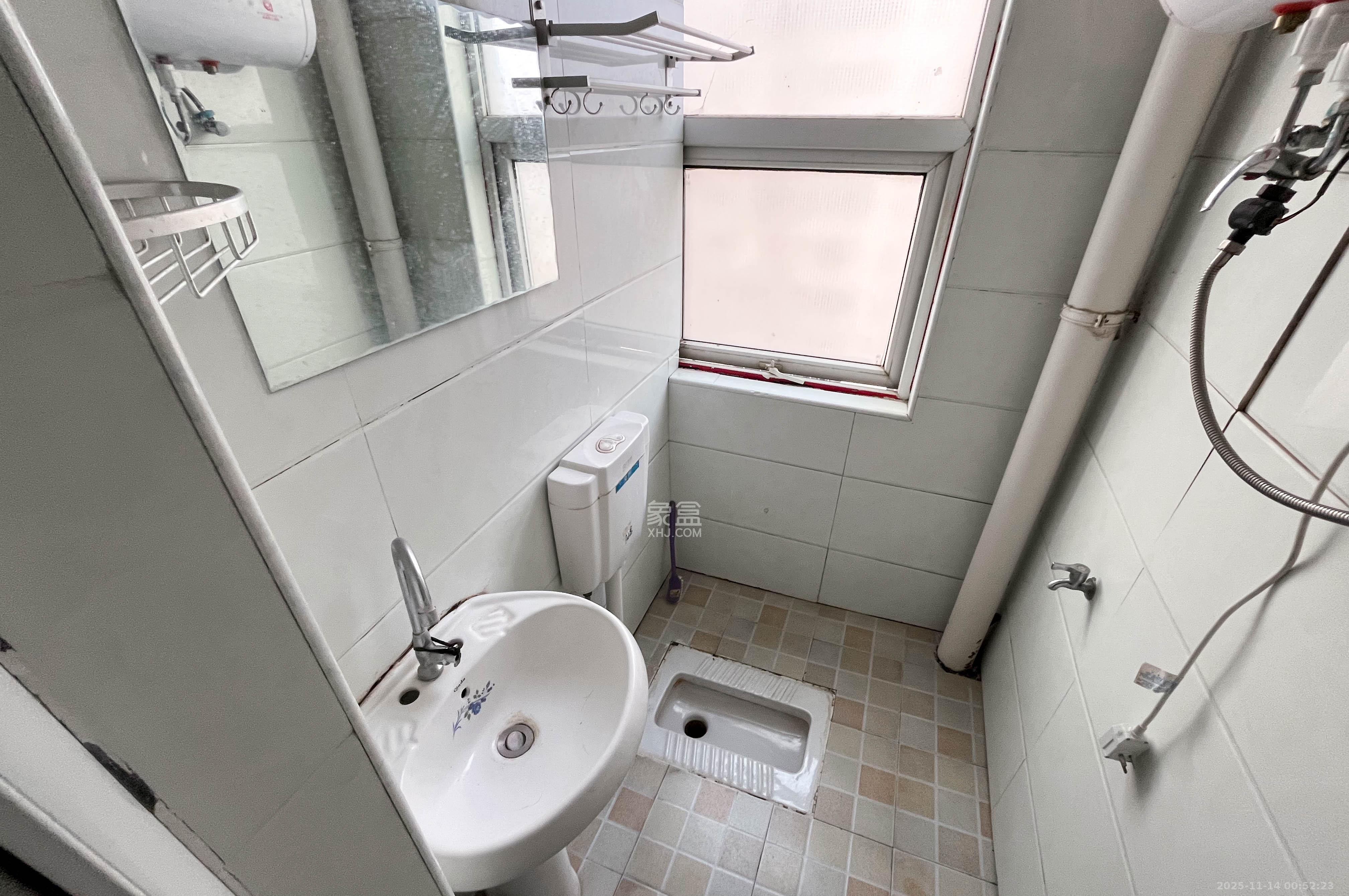 麓阳和景雅苑 4室1厅2卫 93.8万 麓阳和景雅苑 4室1厅2卫 93.8万卫生间