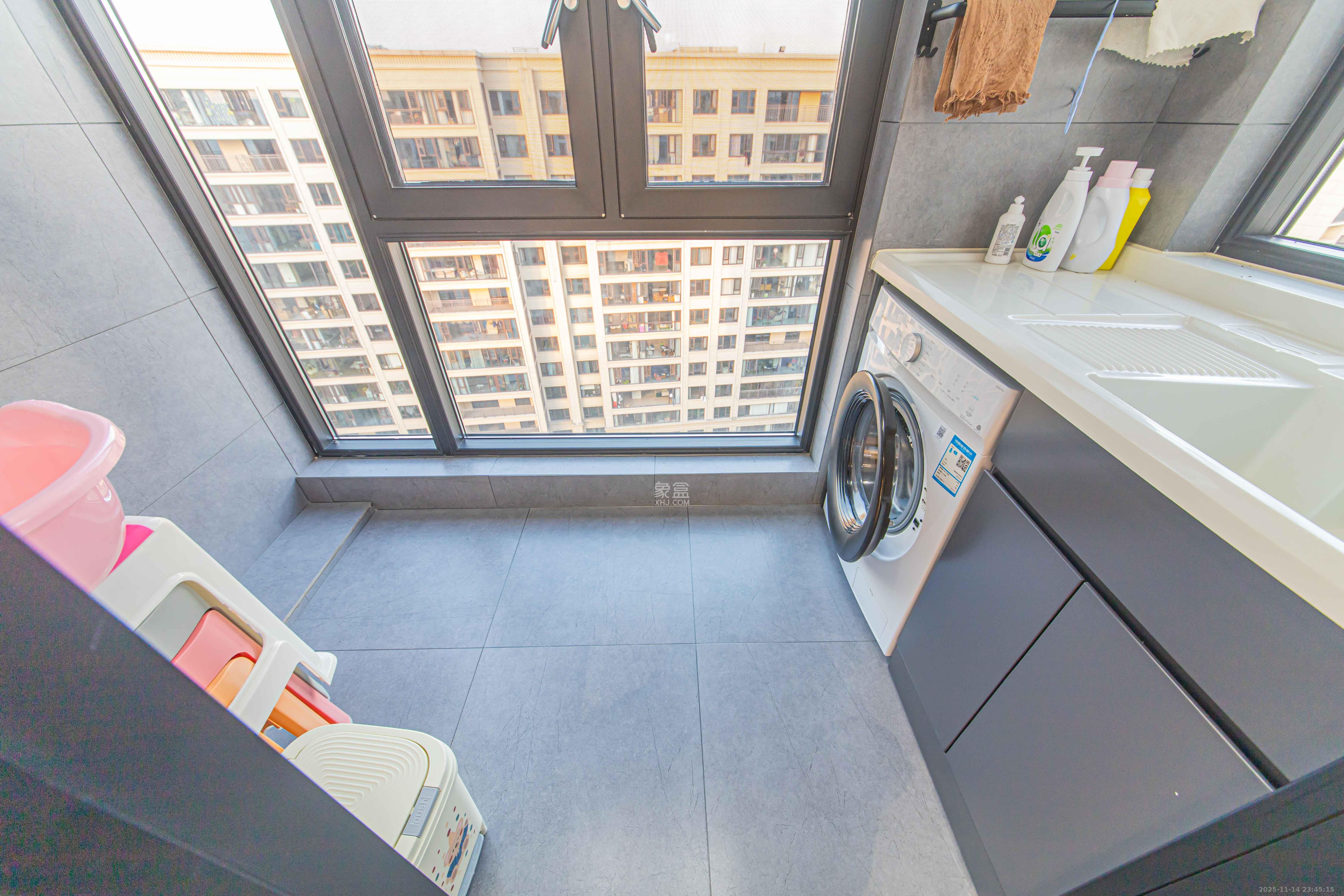 长沙美的梧桐庄园 3室2厅2卫 158.0万 长沙美的梧桐庄园 3室2厅2卫 158.0万阳台