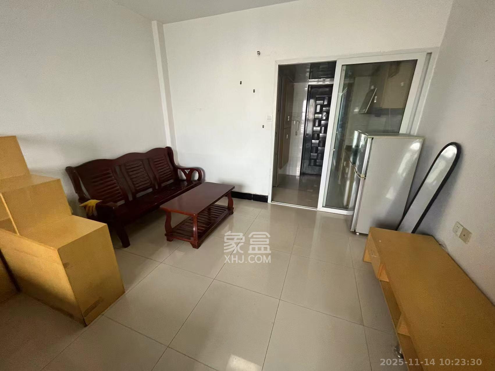 2076至高点  1室1厅1卫    1400.0元/月室内图