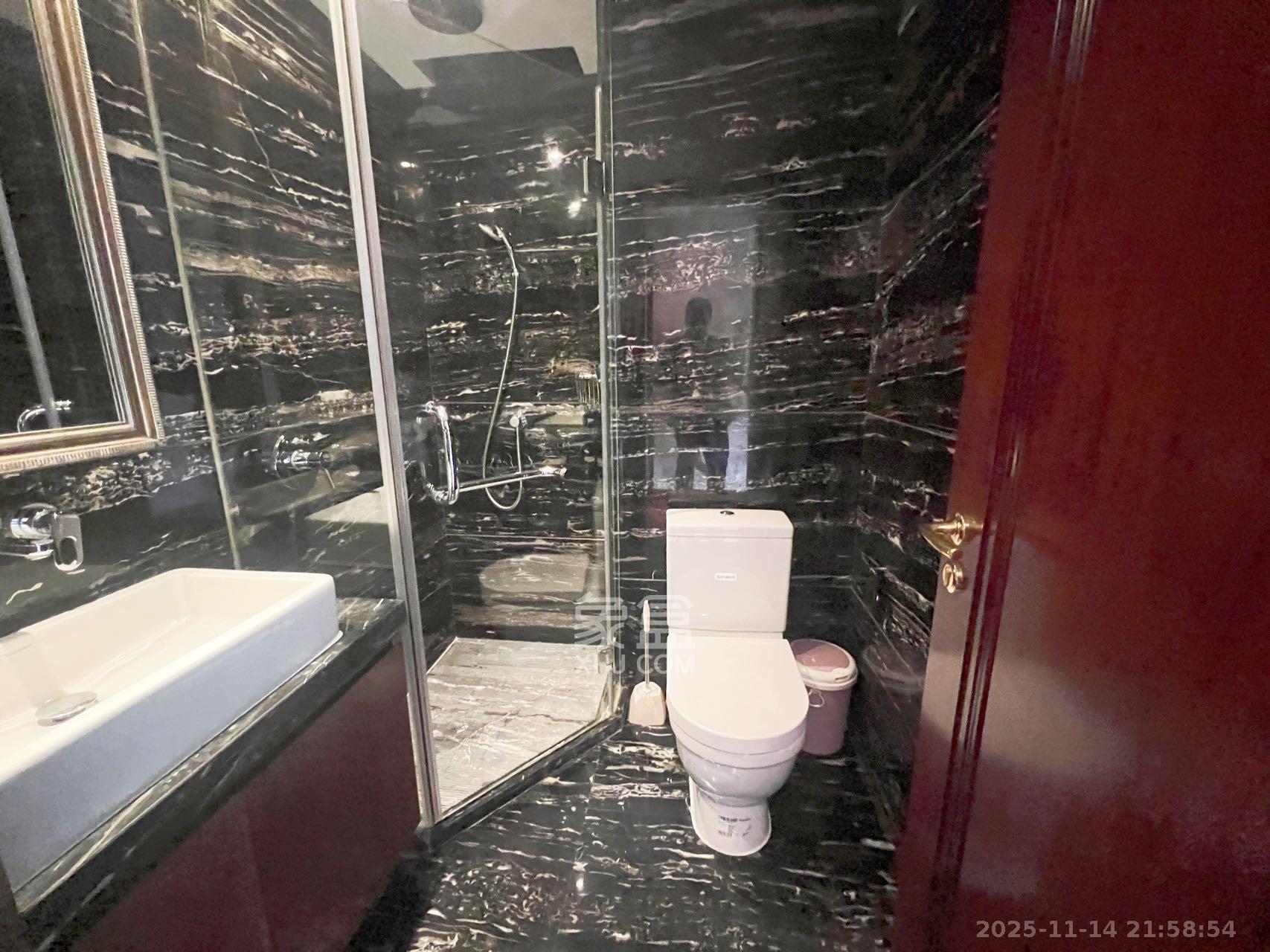 运达中央广场一、二期 3室2厅3卫 12000.0元/月 运达中央广场一、二期 3室2厅3卫 12000.0元/月室内图