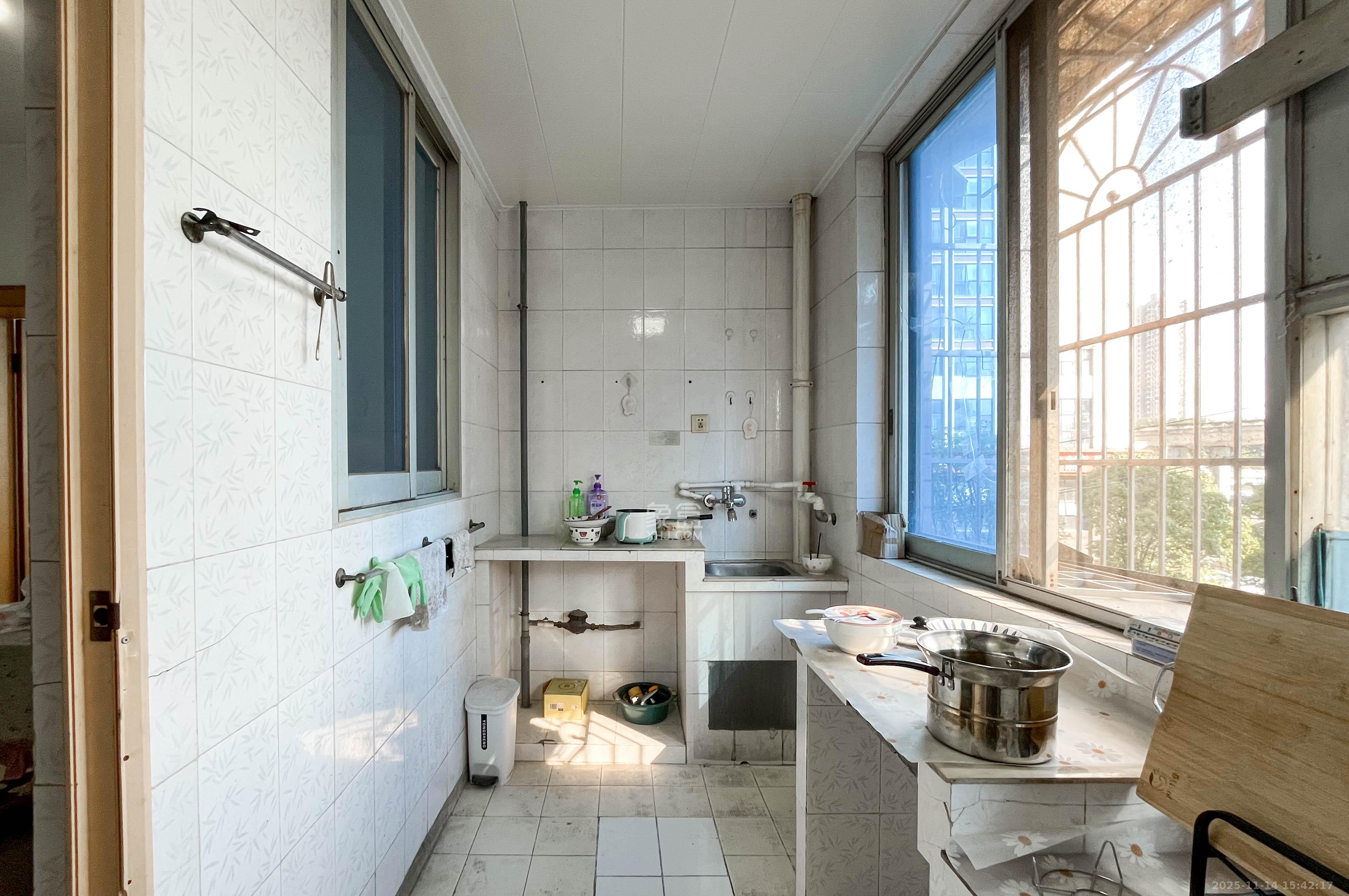 欣欣新村  2室2厅1卫    48.8万其他