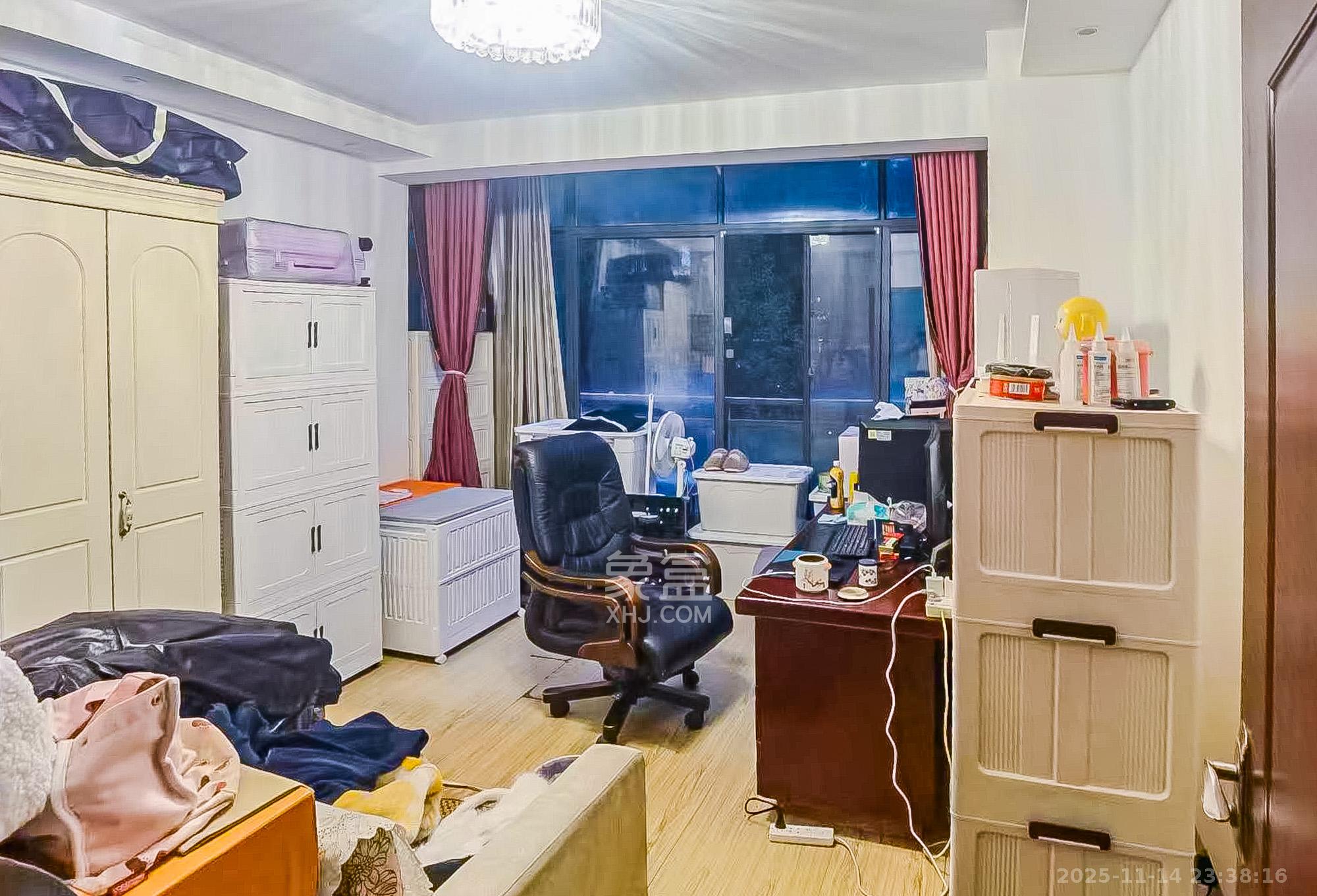 湘江北尚  1室2厅1卫    138.0万卧室