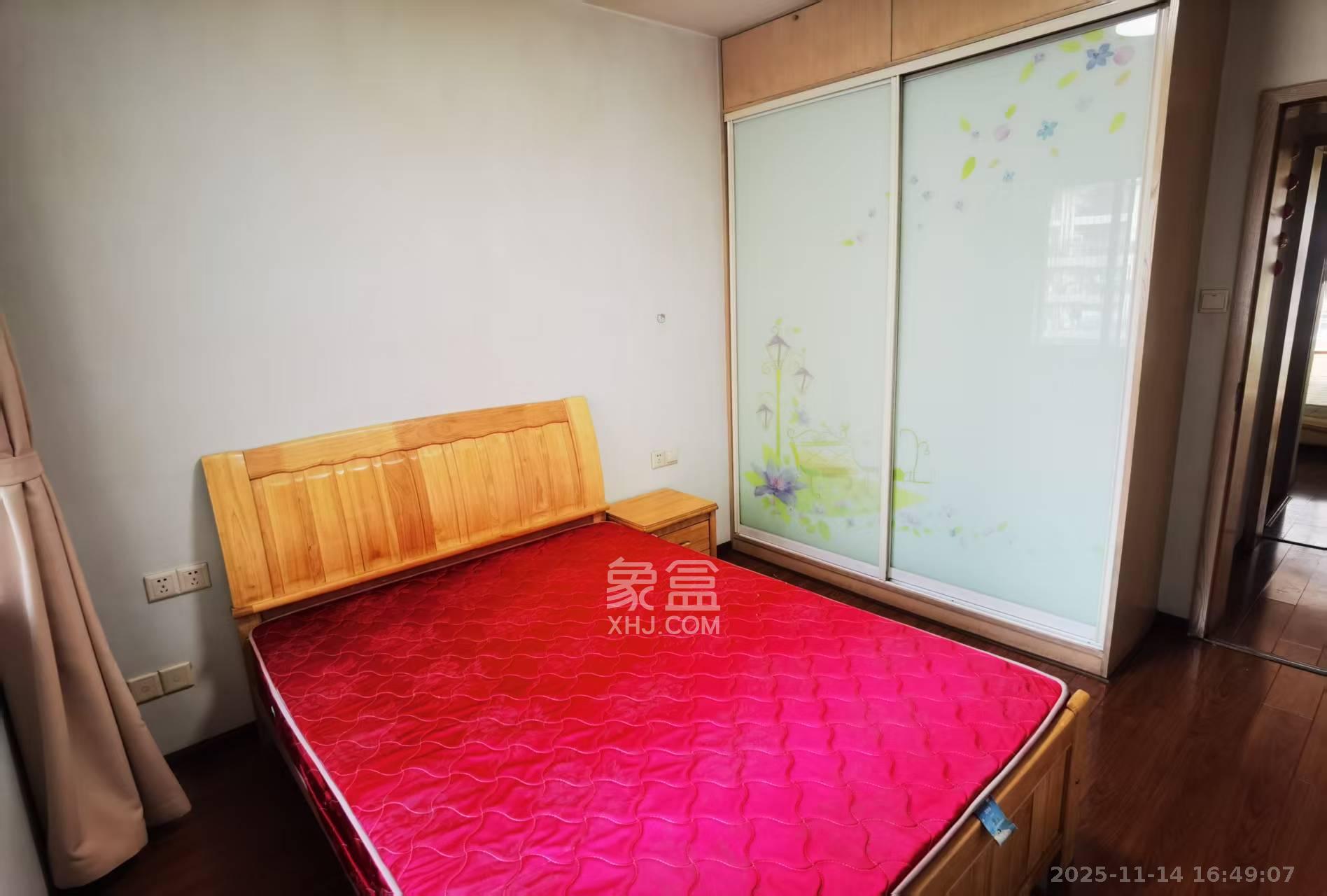 四季美景一、二期  3室2厅2卫    2500.0元/月室内图