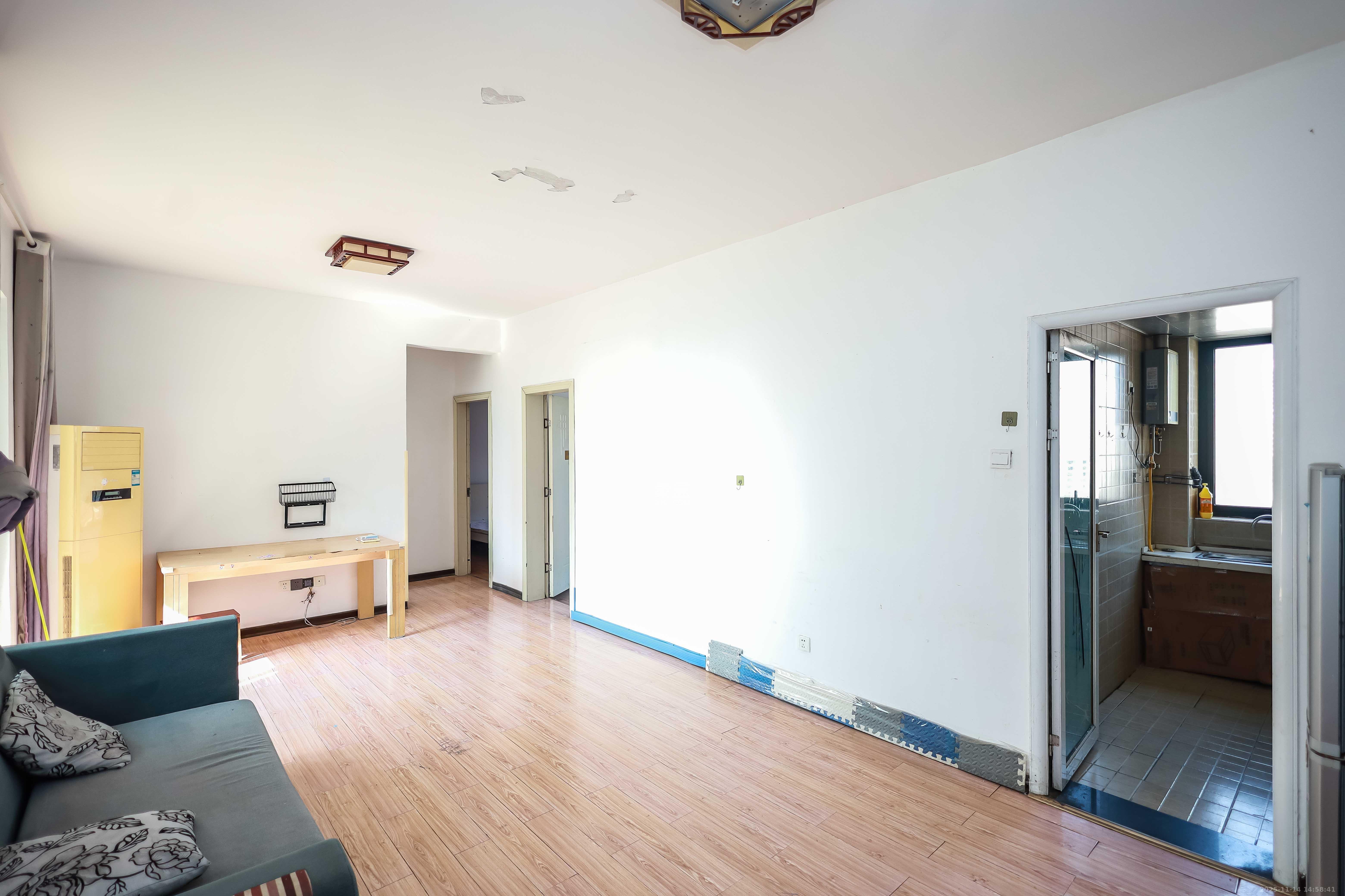 北京御园一二期（国泰嘉园）  3室2厅1卫    100.0万客厅