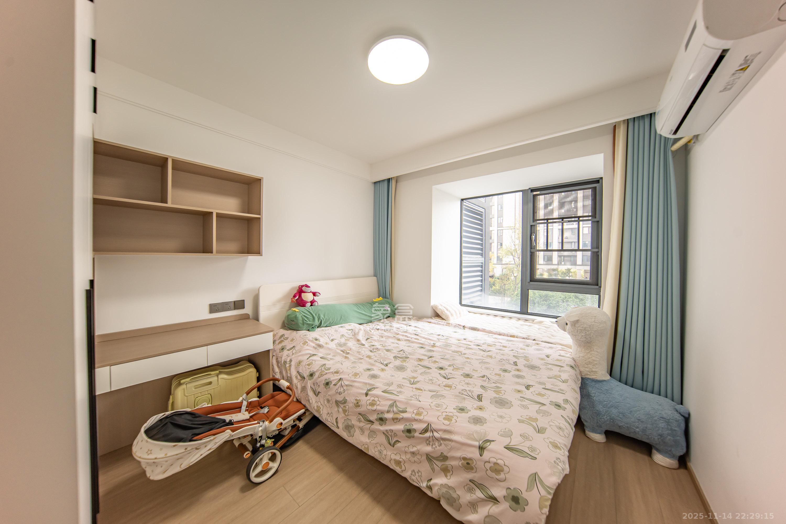 华润凯旋门一期  3室2厅2卫    145.0万卧室