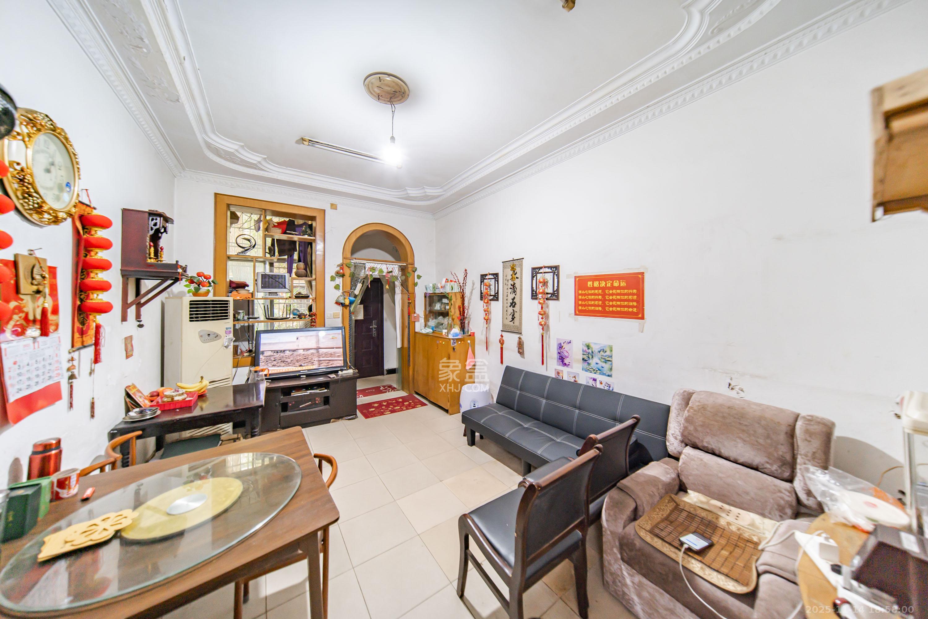 湘雅医院职工宿舍南院 3室1厅1卫 72.0万 湘雅医院职工宿舍南院 3室1厅1卫 72.0万客厅