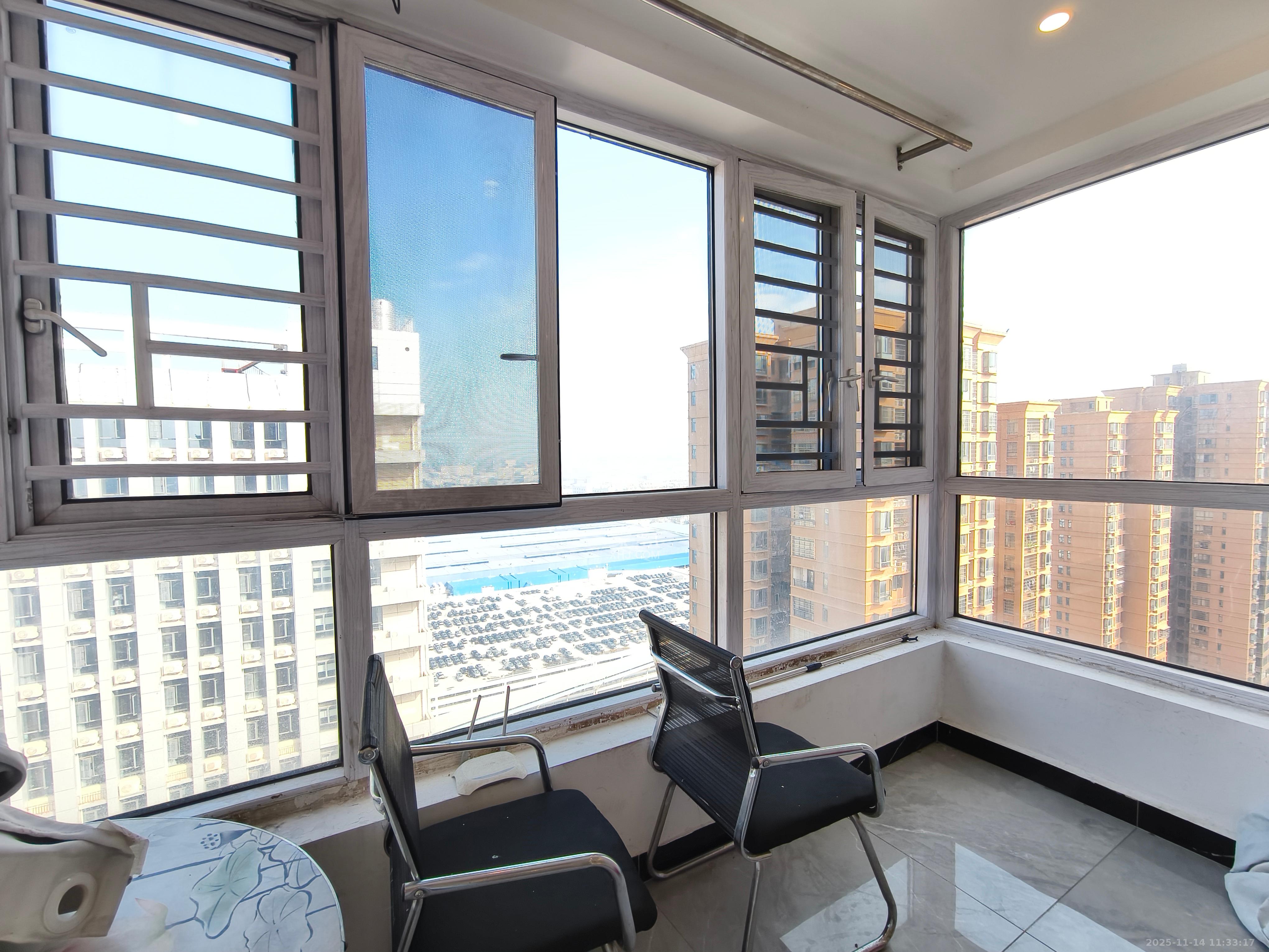 紫华郡 3室2厅2卫 49.8万 紫华郡 3室2厅2卫 49.8万卧室